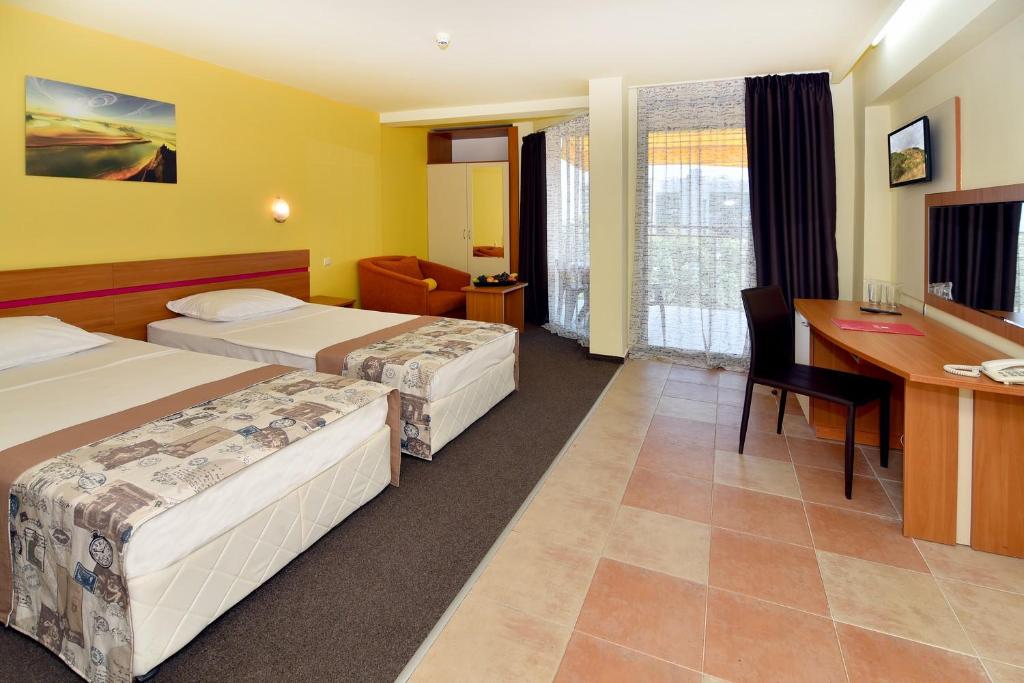 Twin Standard Room (Balcony) 