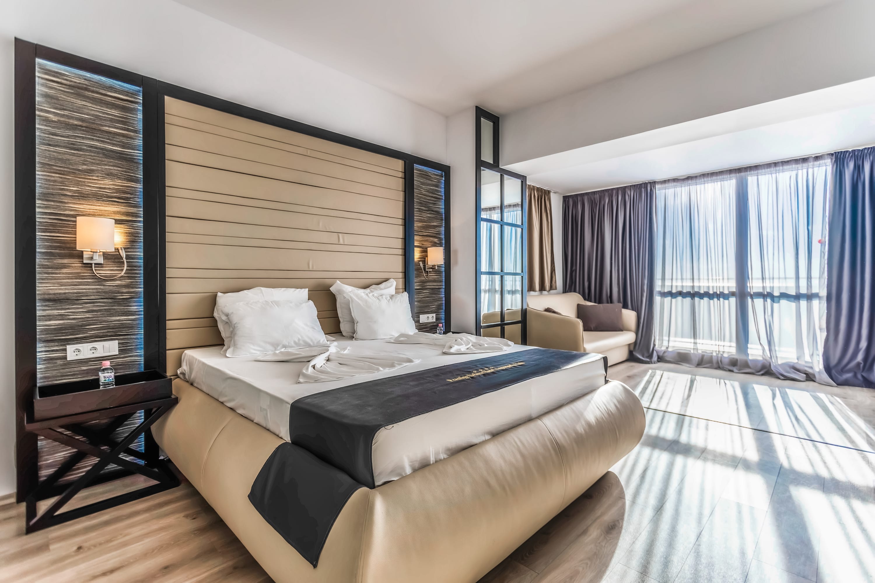 PREMIUM ROOM