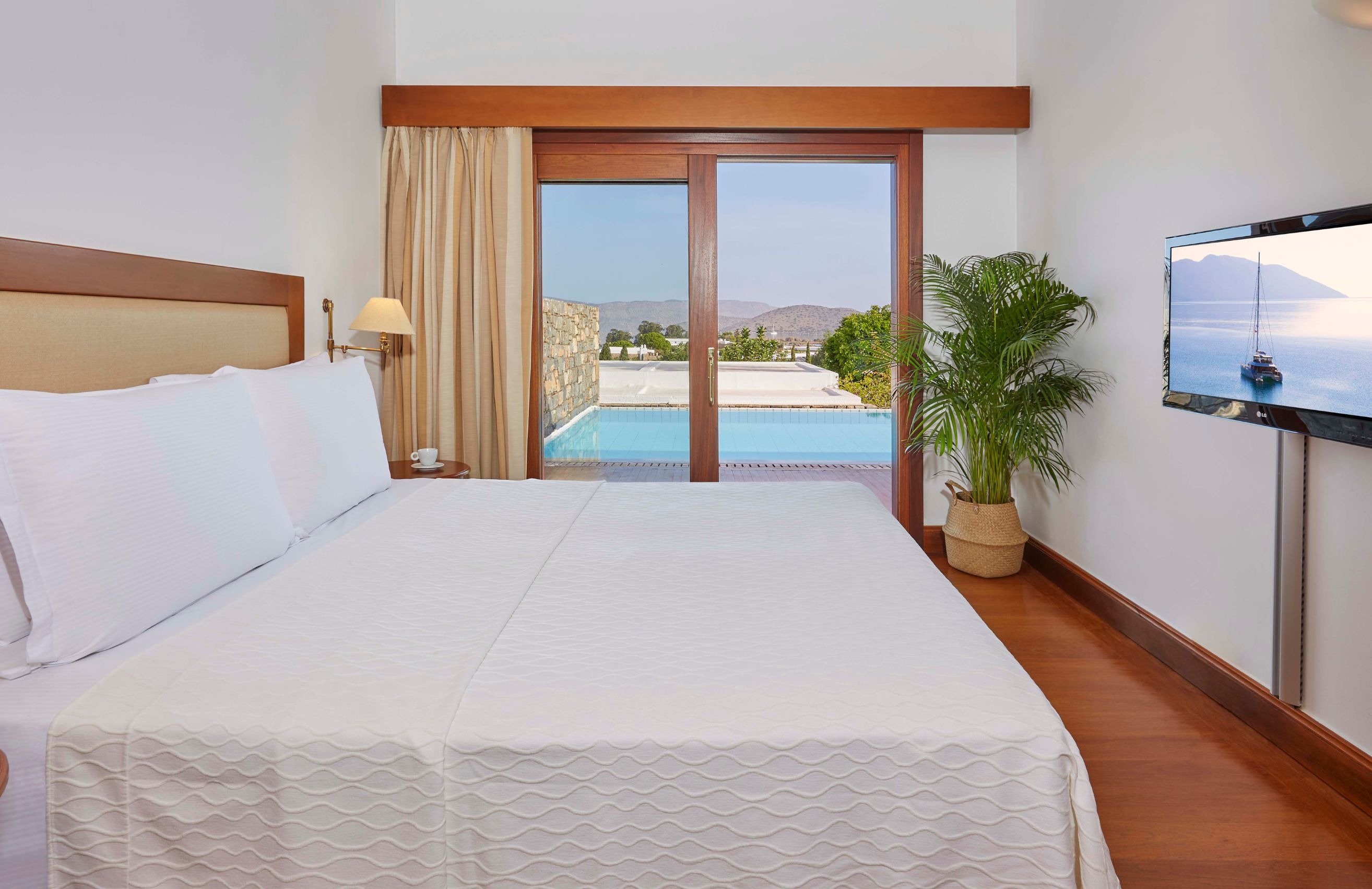 FAMILY VILLA WITH PRIVATE HEATED* POOL 