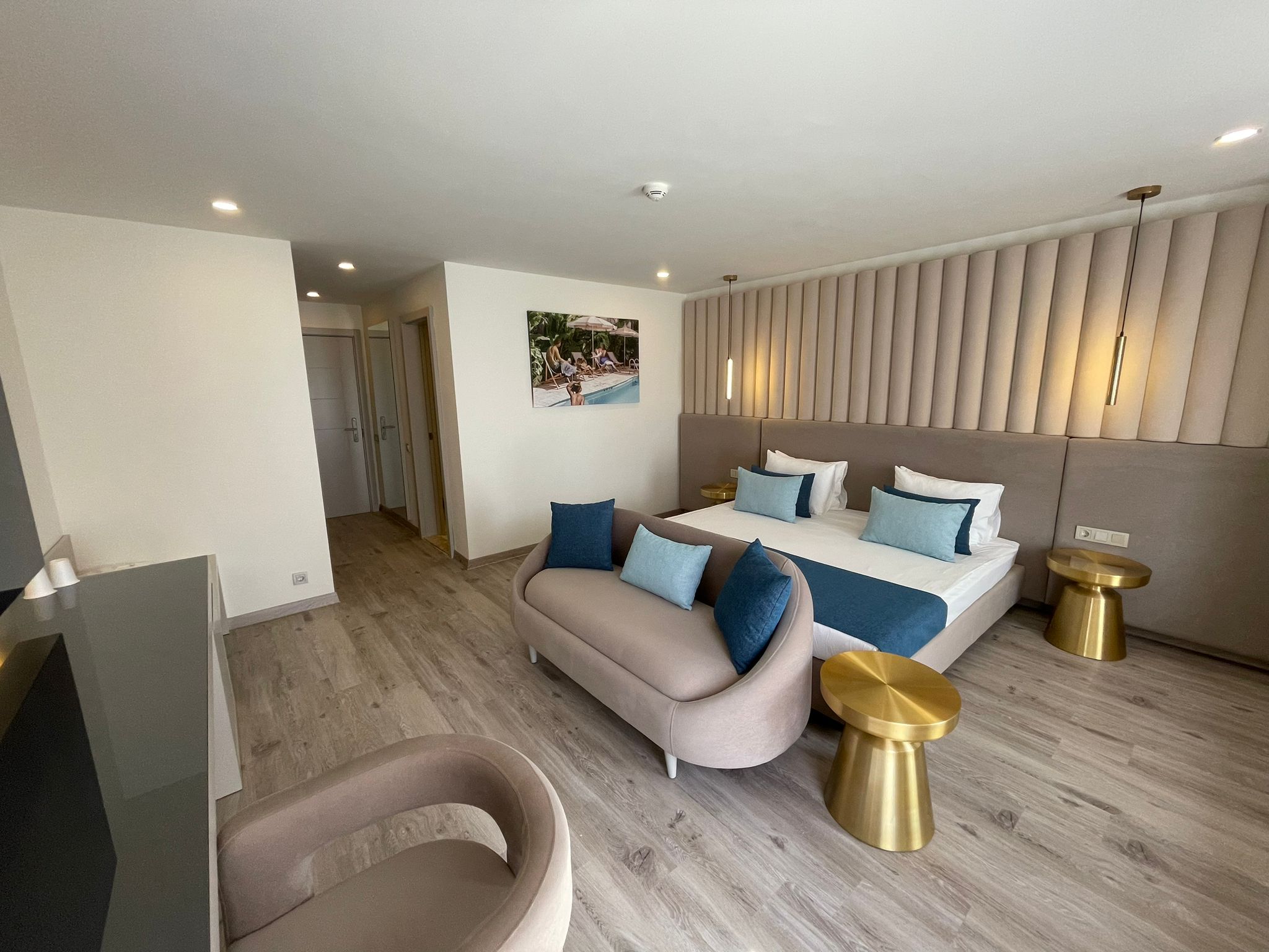 VILLA FAMILY ROOM