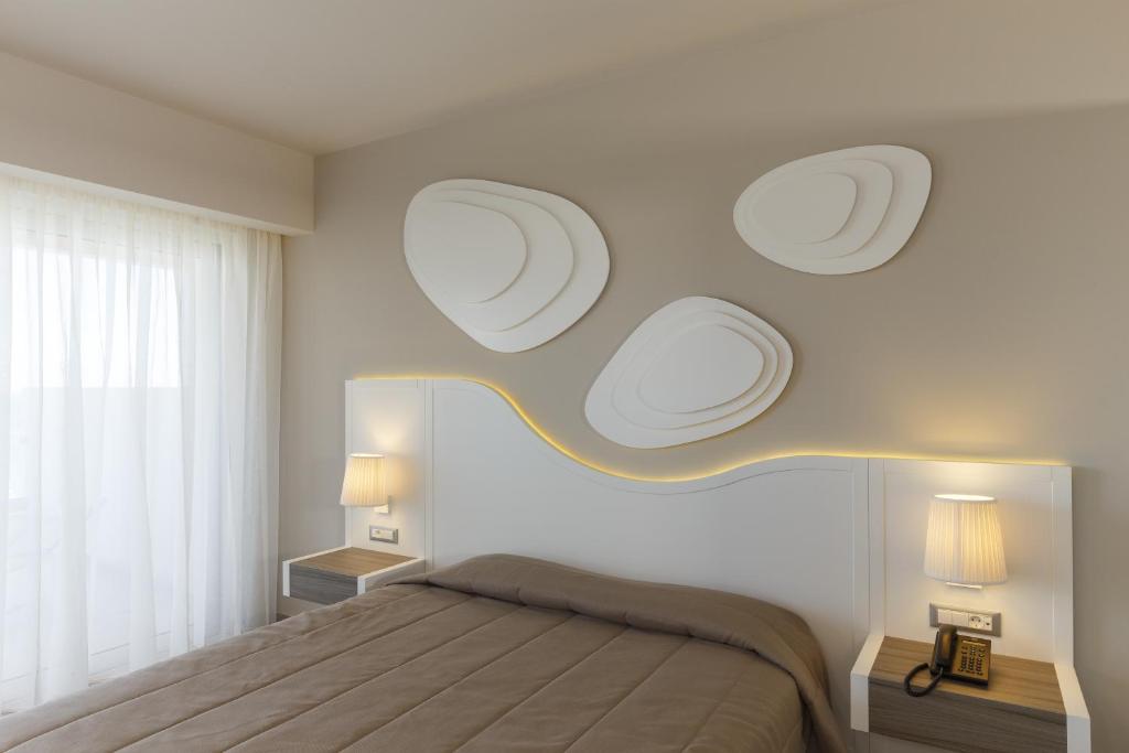 ROOM.jpg