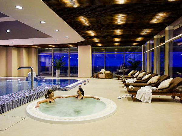 Neptun, Hotel Cocor, piscina interioara, jacuzzi.jpg