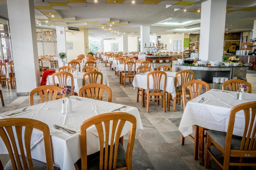MAIN RESTAURANT