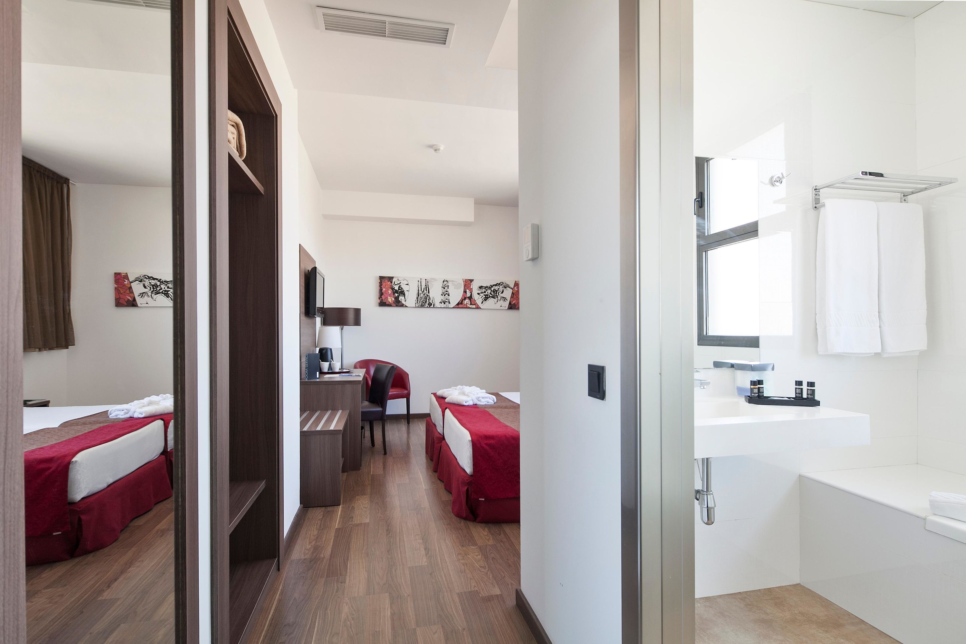  TRIPLE ROOM 