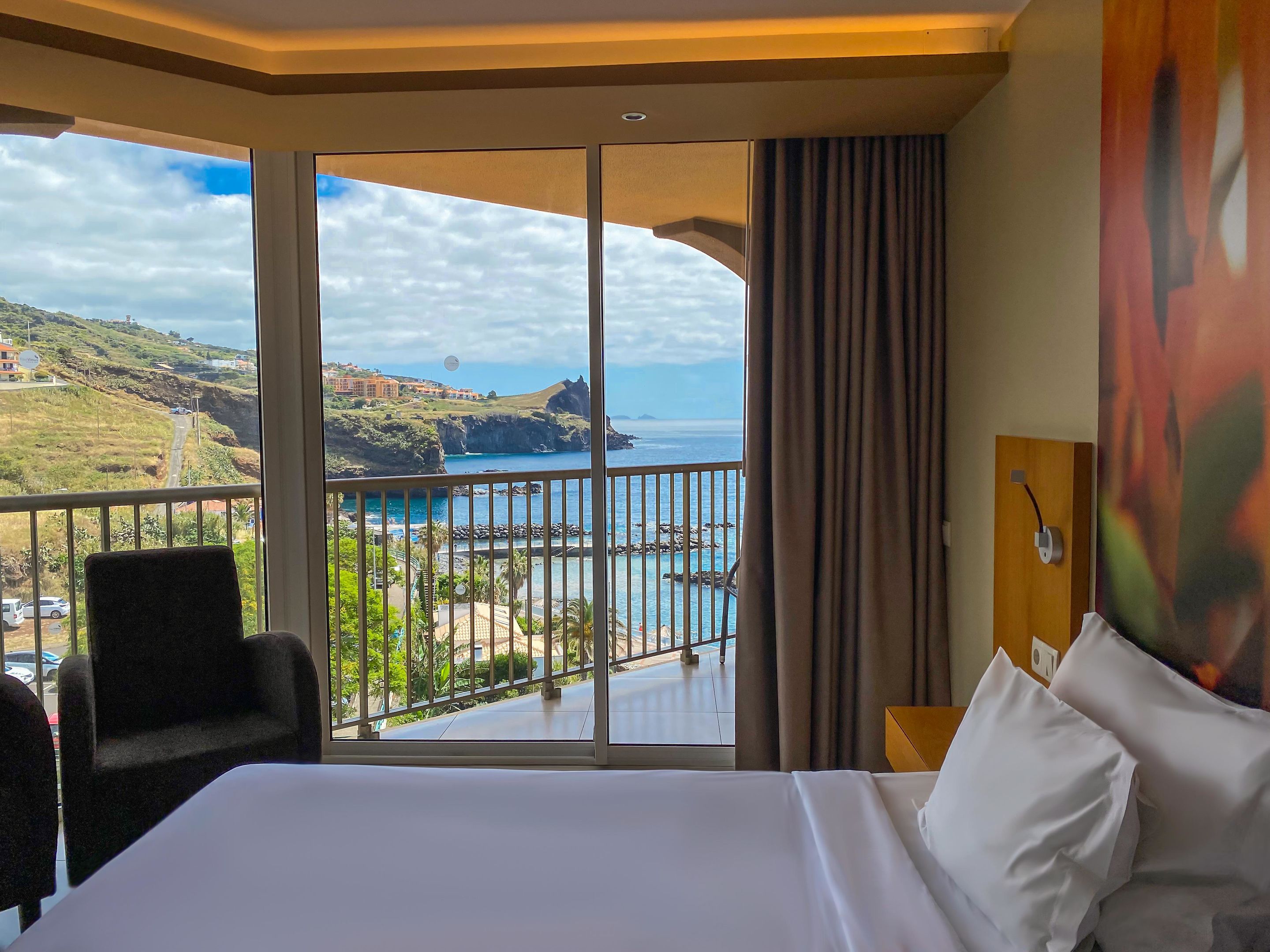 Twin Partial Sea View