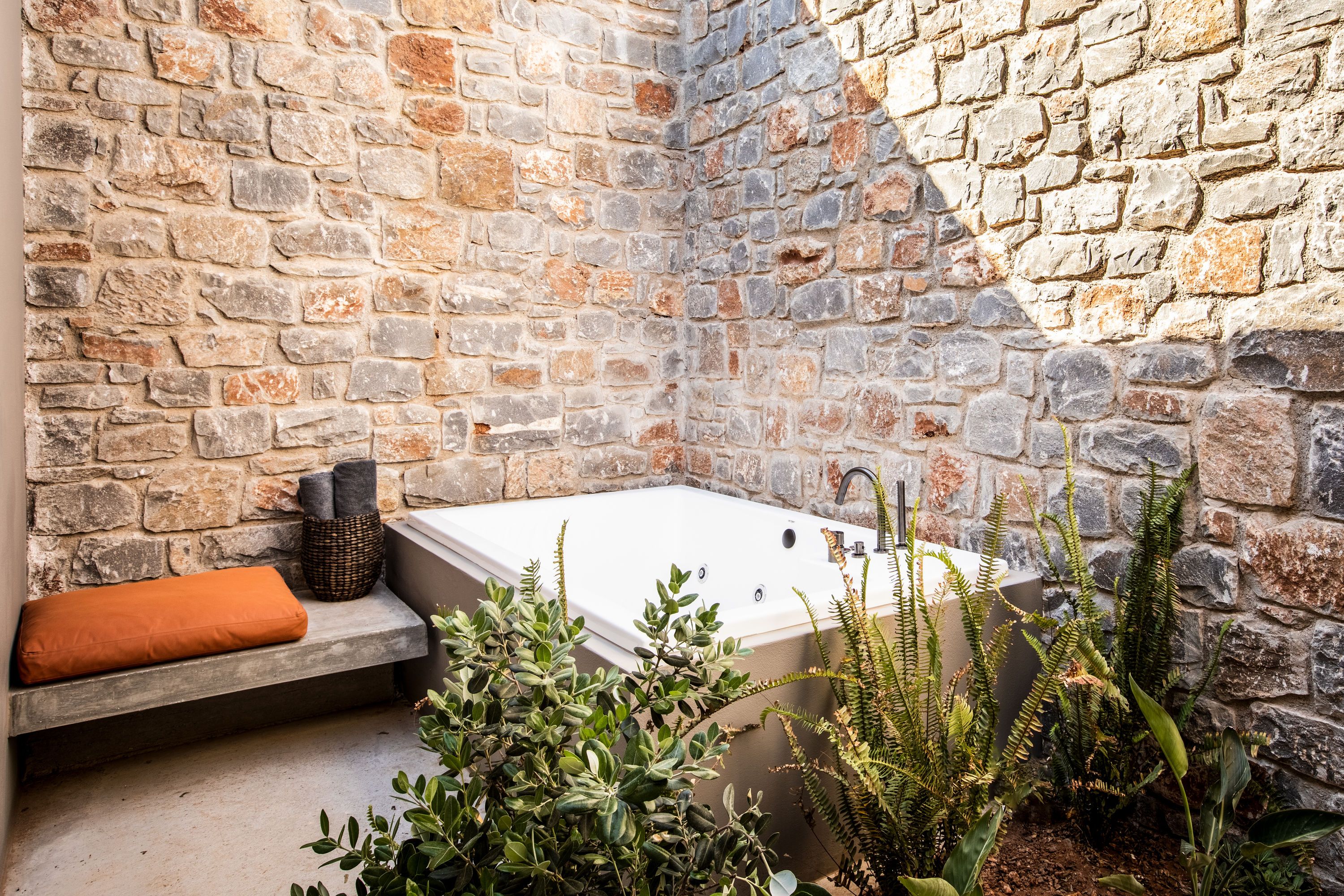 Core Open Plan Suite with Outdoor Jacuzzi