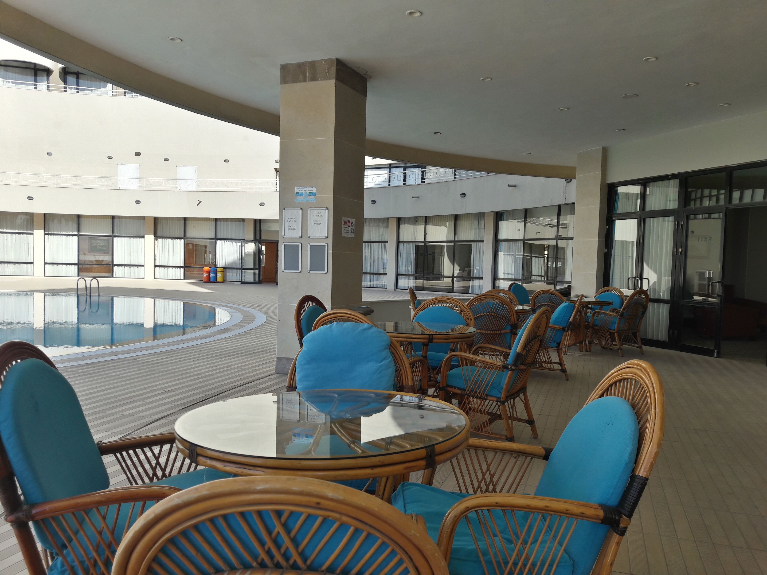 POOL BAR 