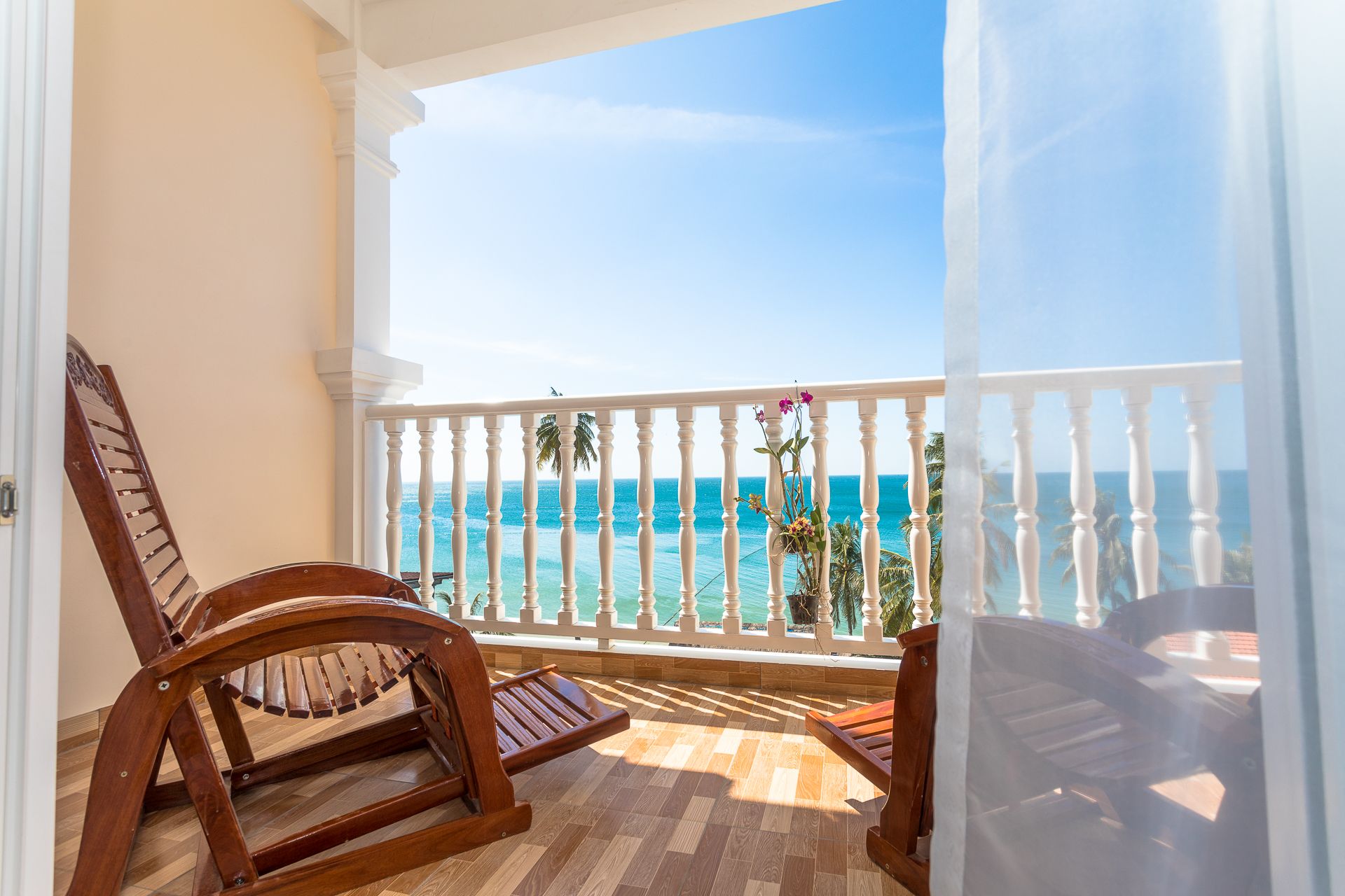DELUXE SEA VIEW