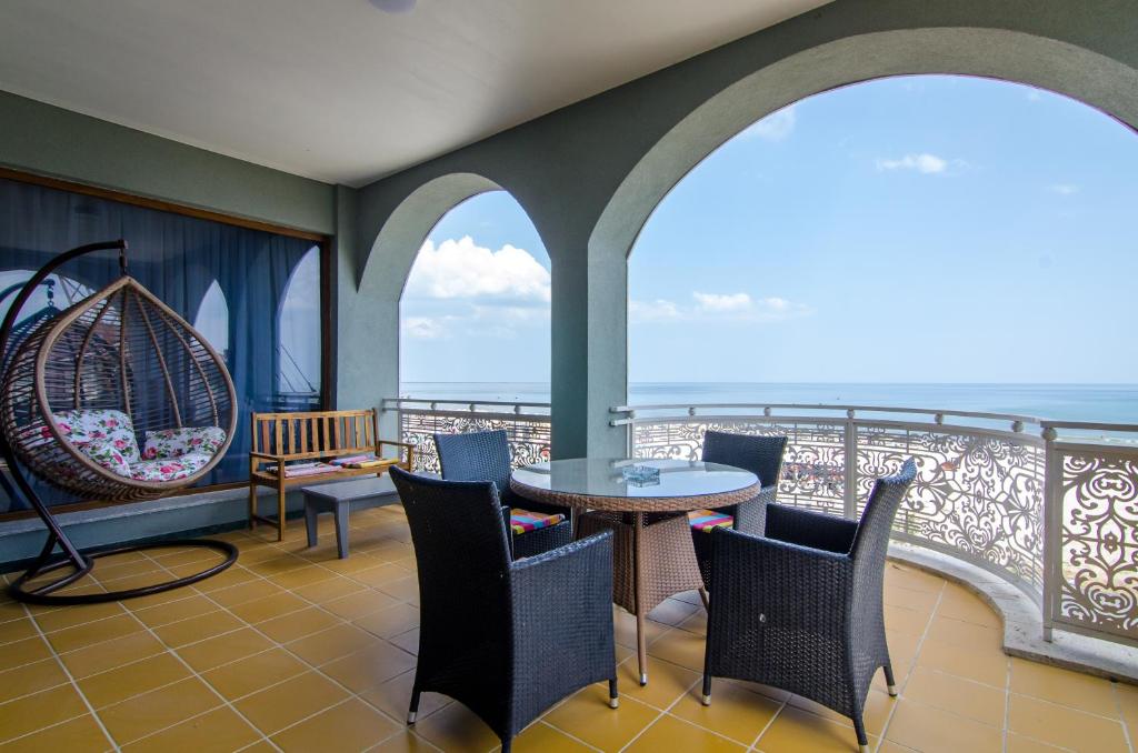 Deluxe Suite