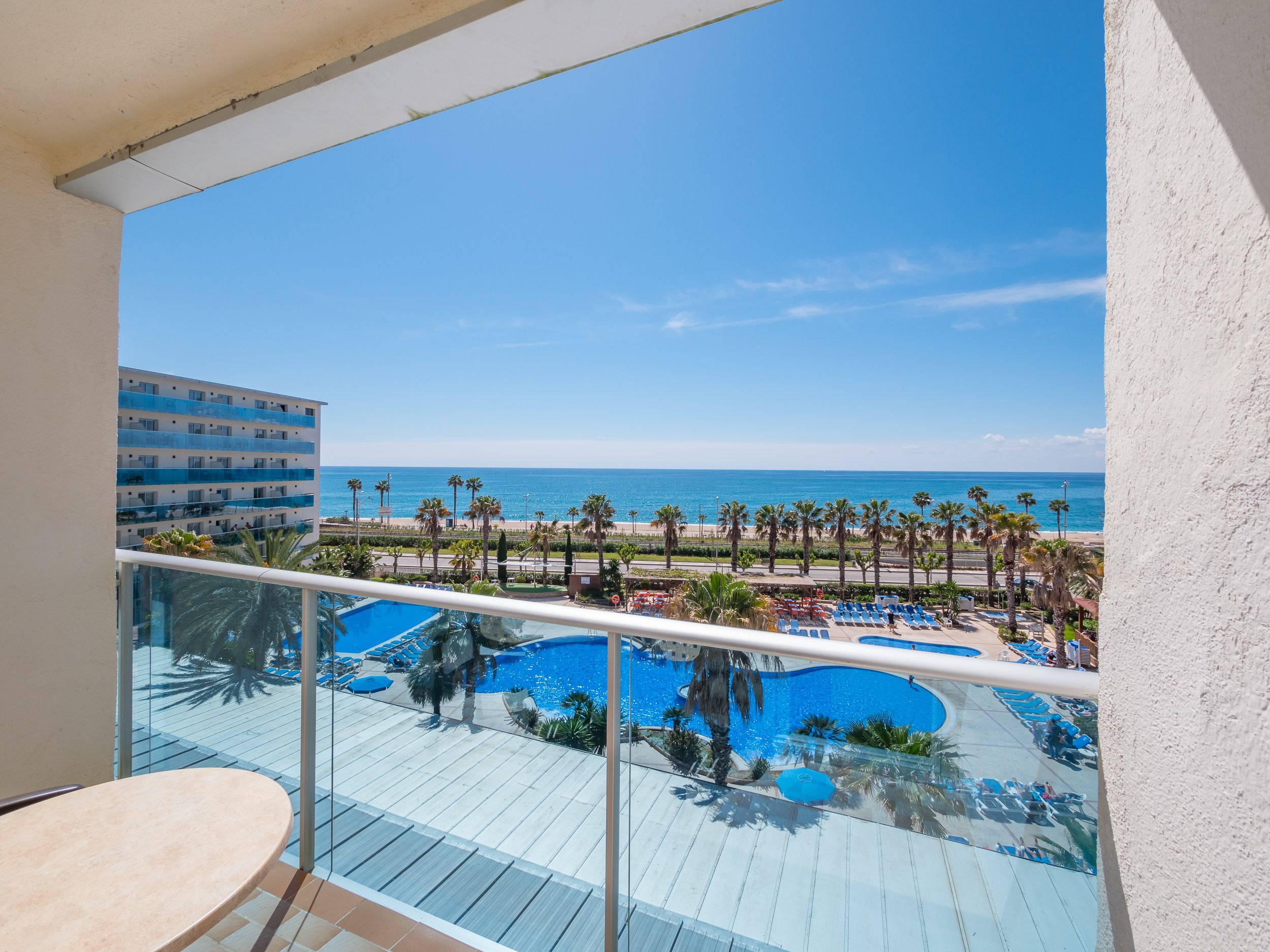 STANDARD ROOM POOL / SEA VIEW