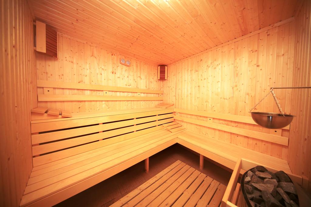 6 sauna.jpg