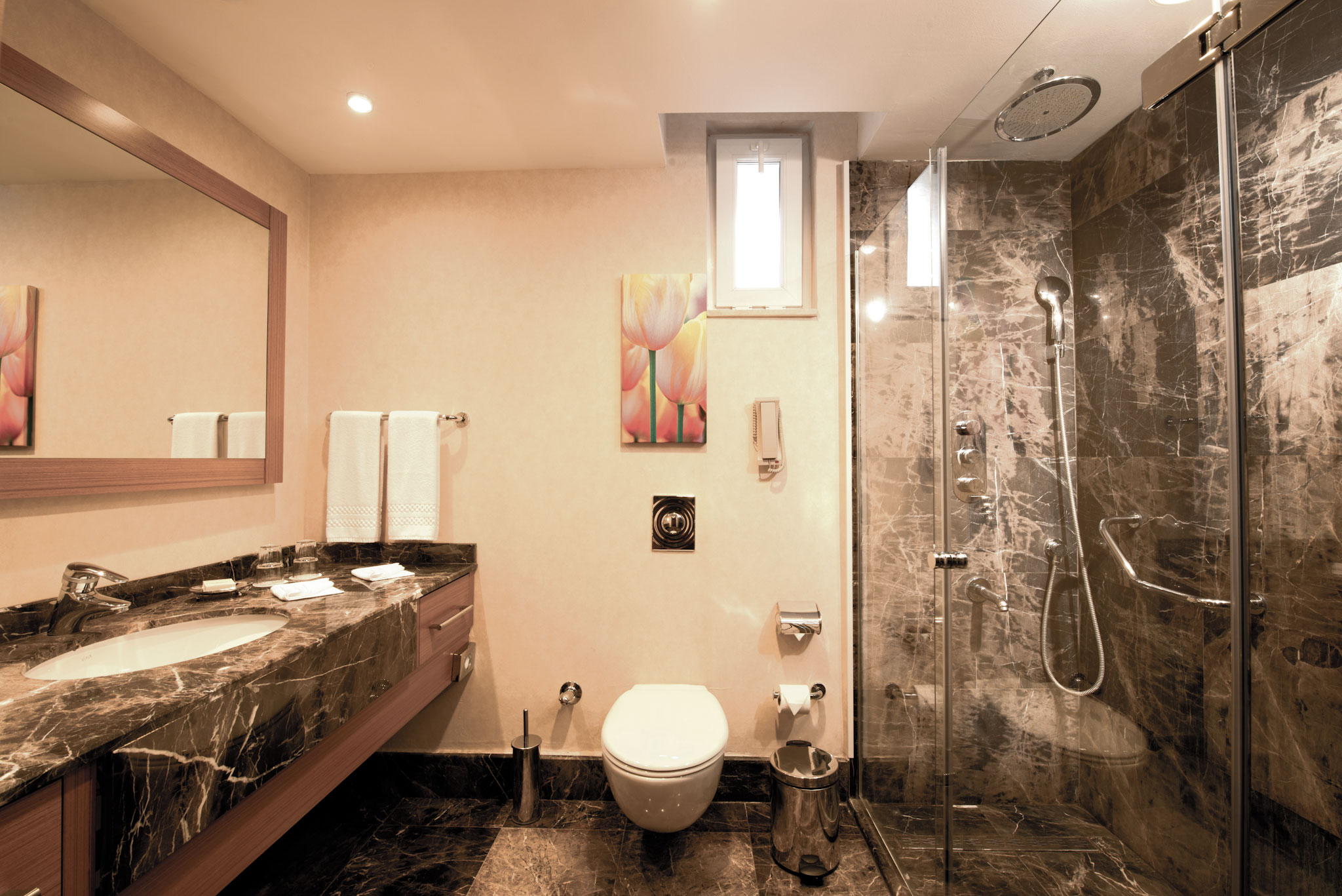 Deluxe One Bedroom Suite
