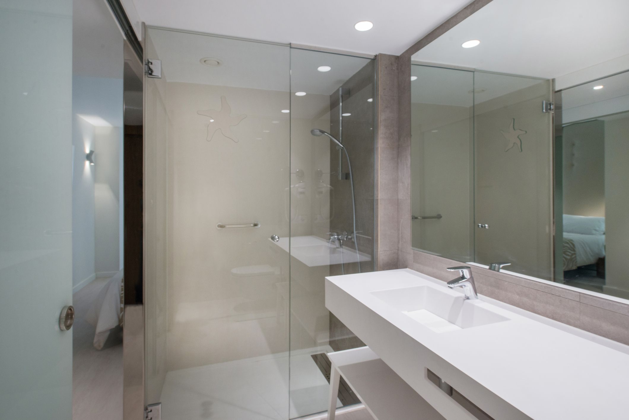 DOUBLE ROOM