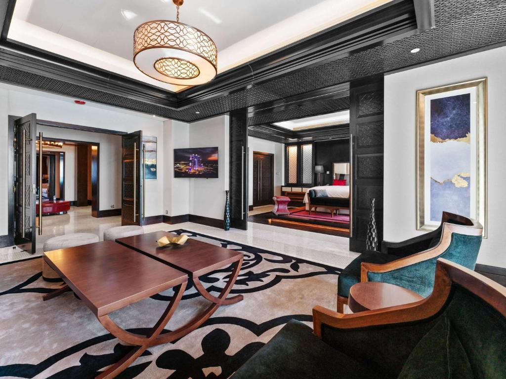 PRESIDENTIAL SUITE