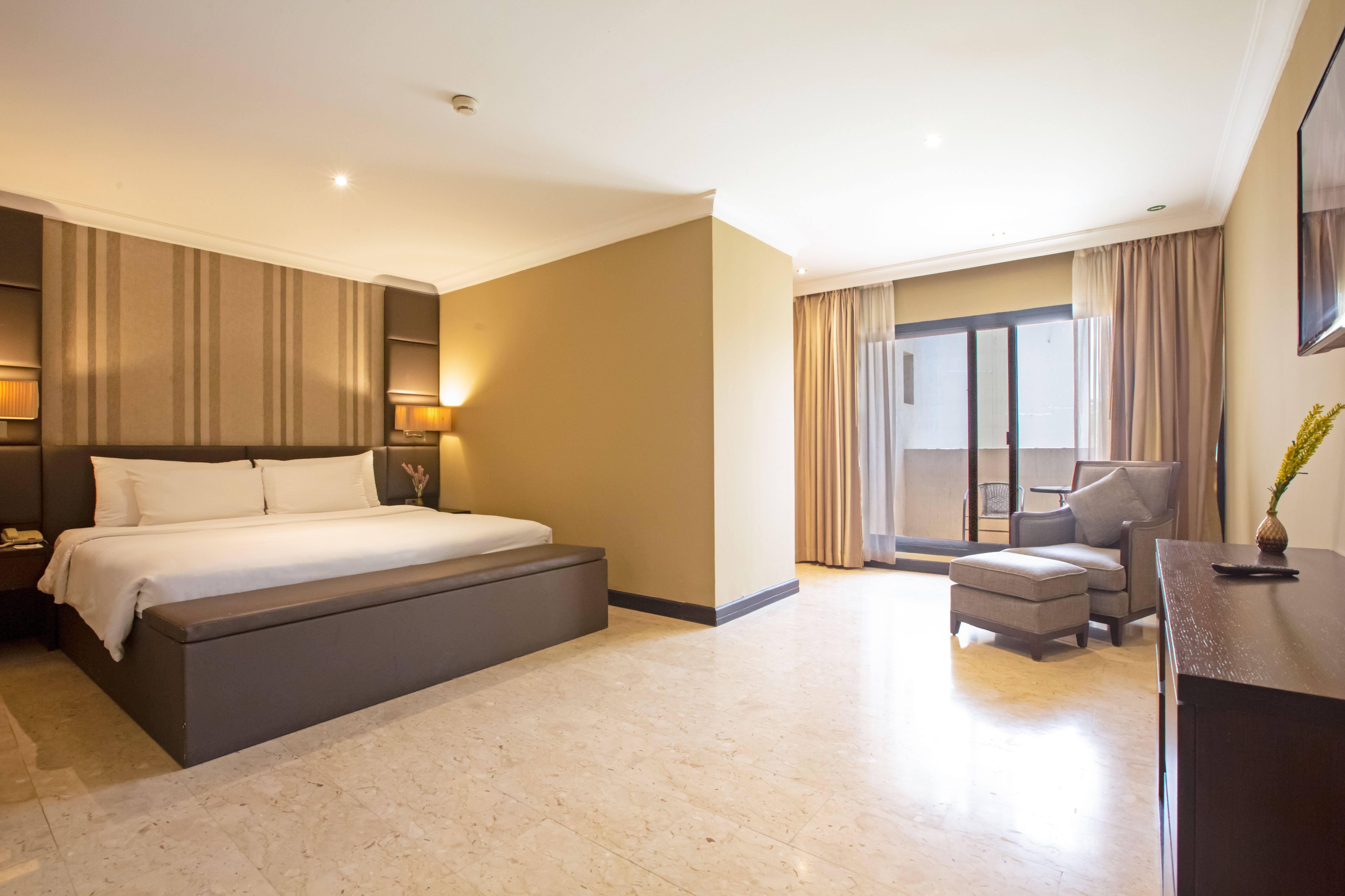 EXECUTIVE SUITE