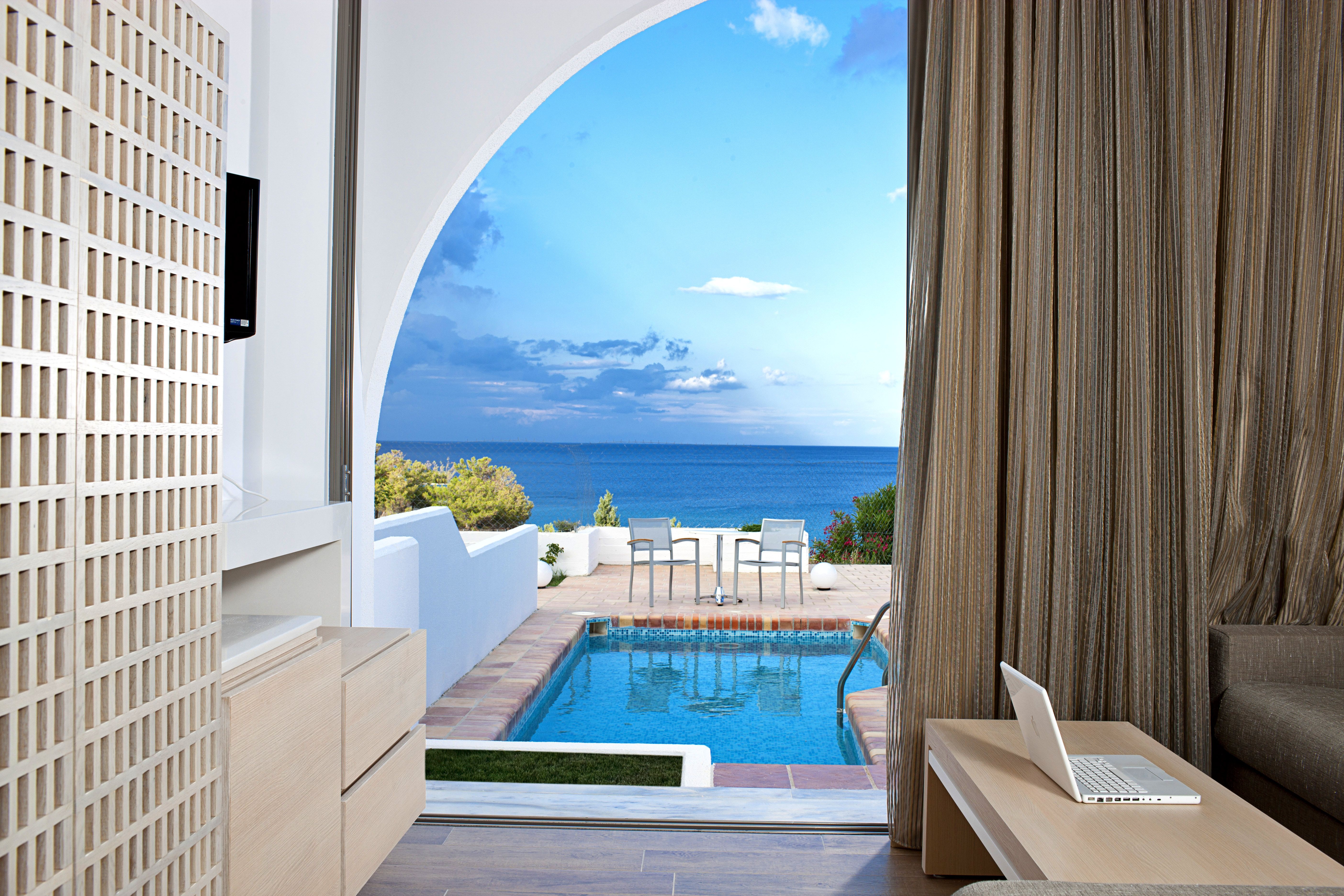 MODERN SUITE JUNIOR SEA VIEW  PRIVATE POOL