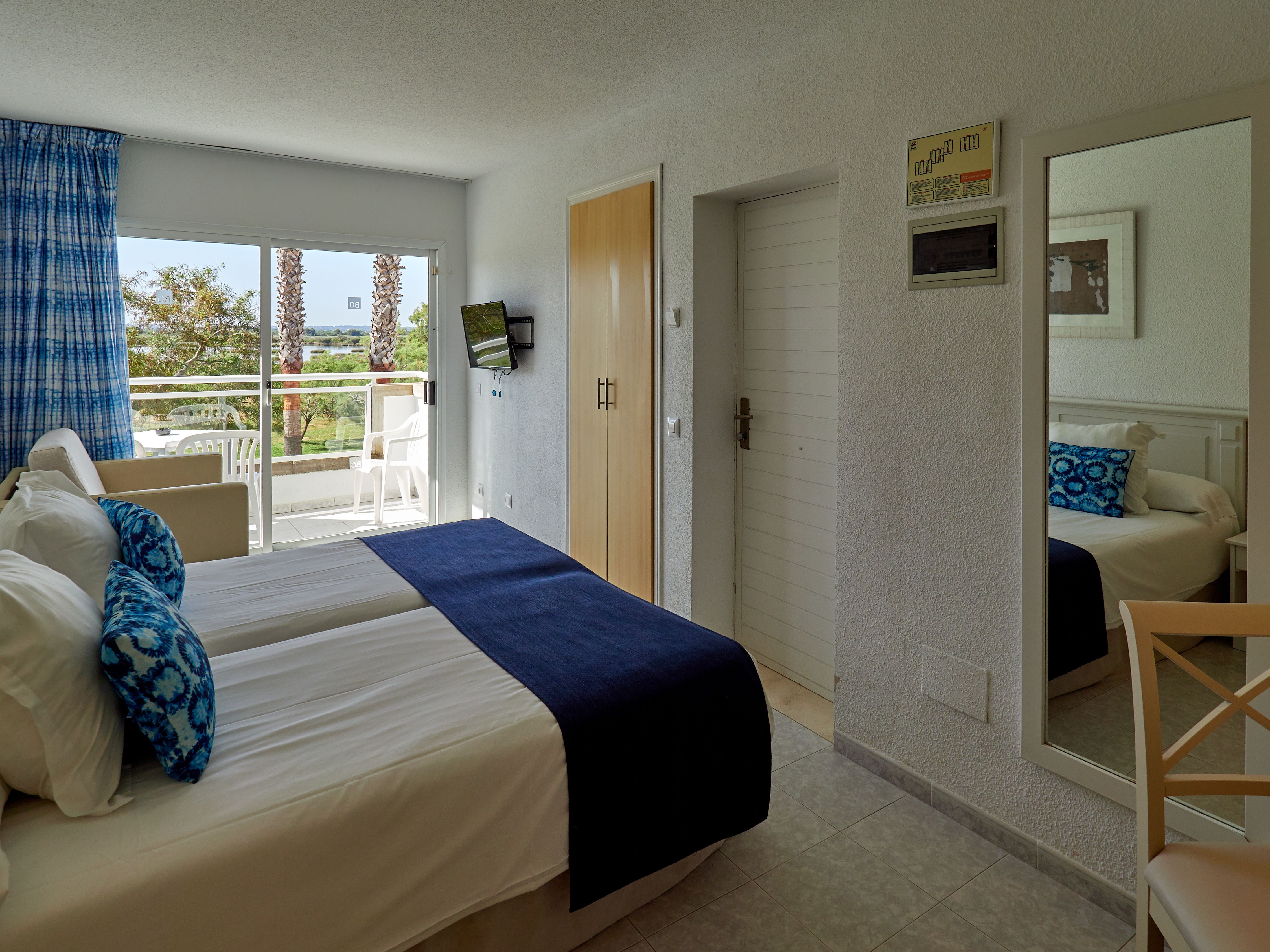 DB - DOUBLE TWIN ROOM (BALCONY OR TERRACE)