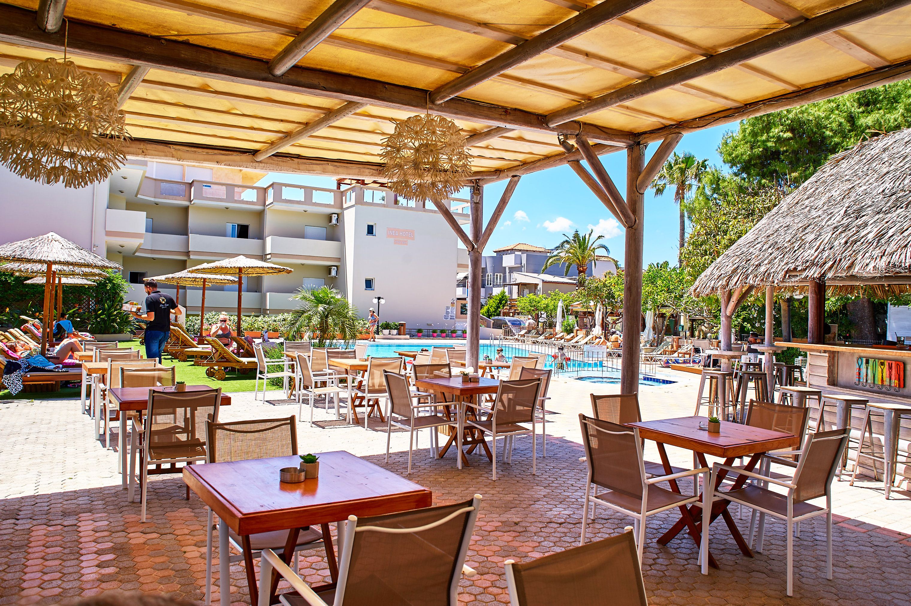 POOL BAR