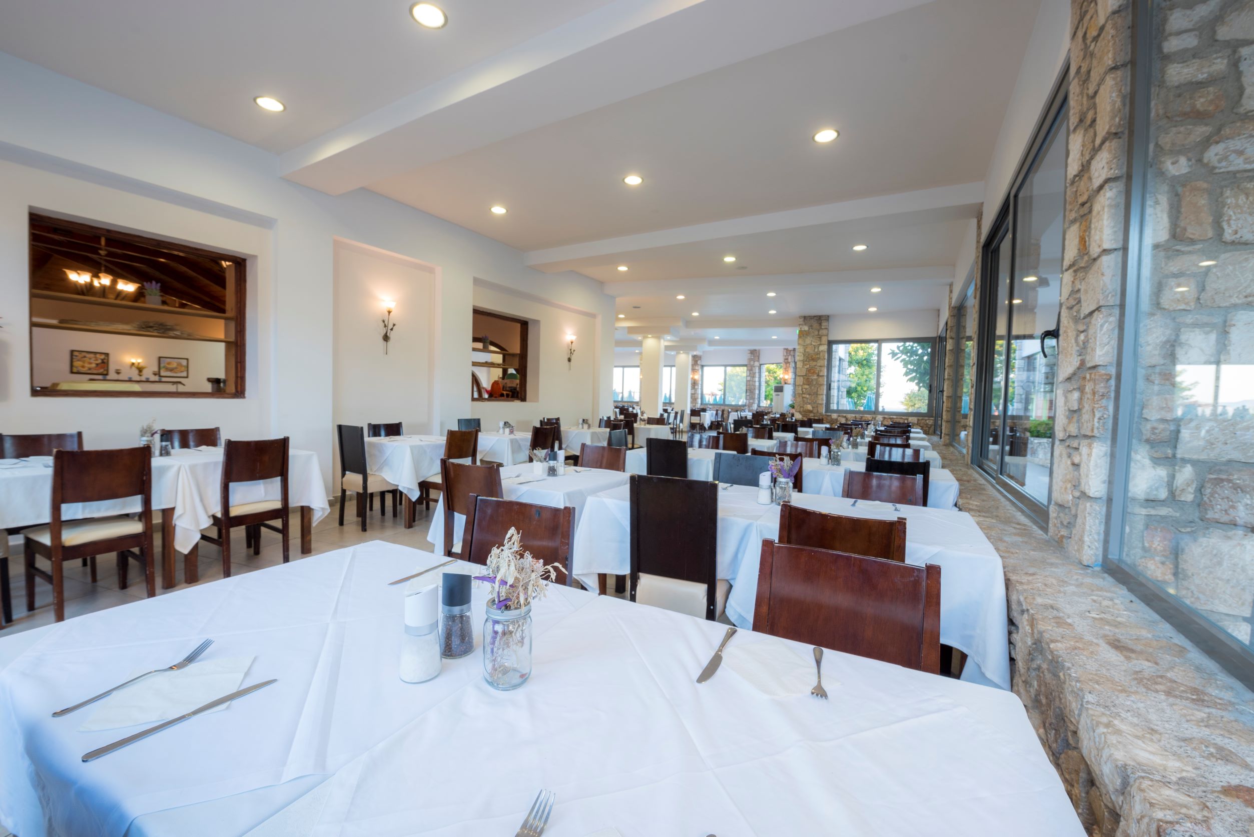 MAIN RESTAURANT