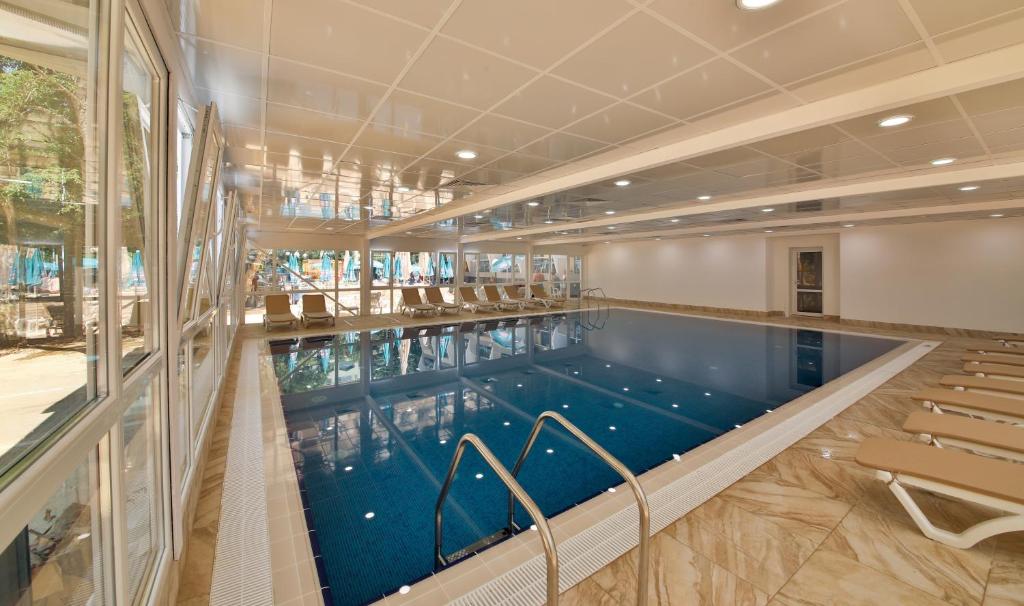 Piscină interioară