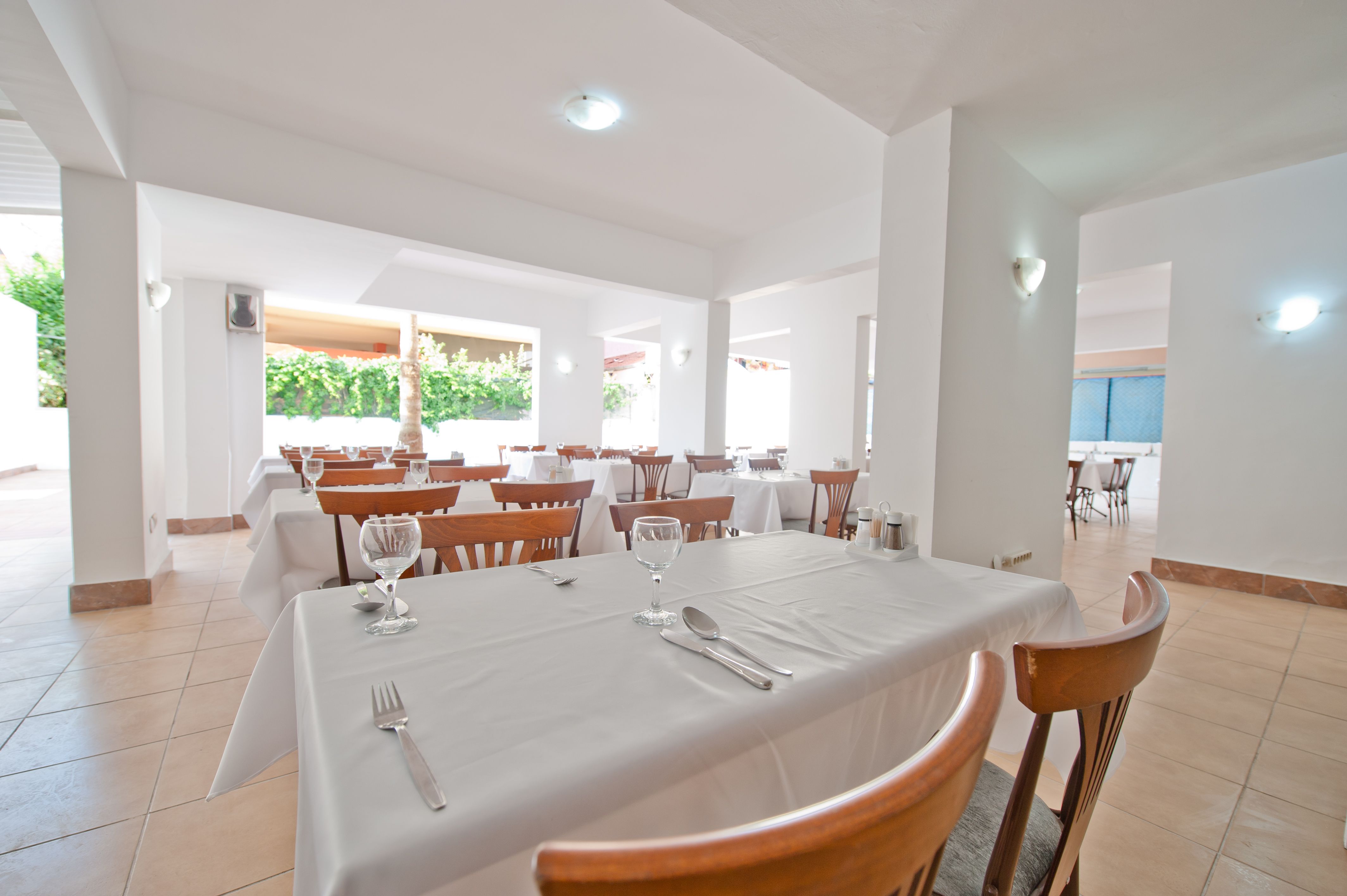 MAIN RESTAURANT
