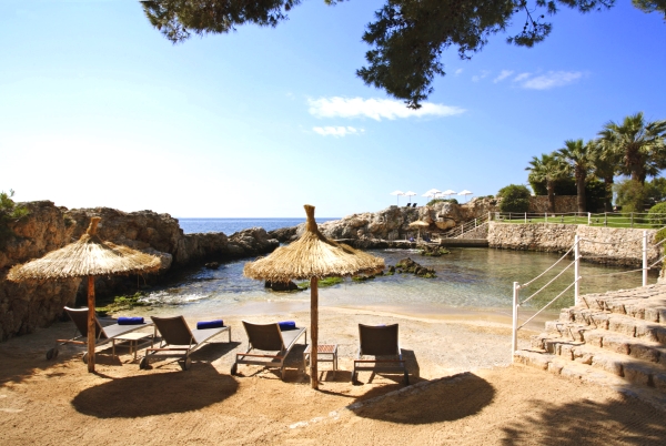Mallorca, Hotel Melia de Mar, exterior, plaja, sezlonguri.jpg