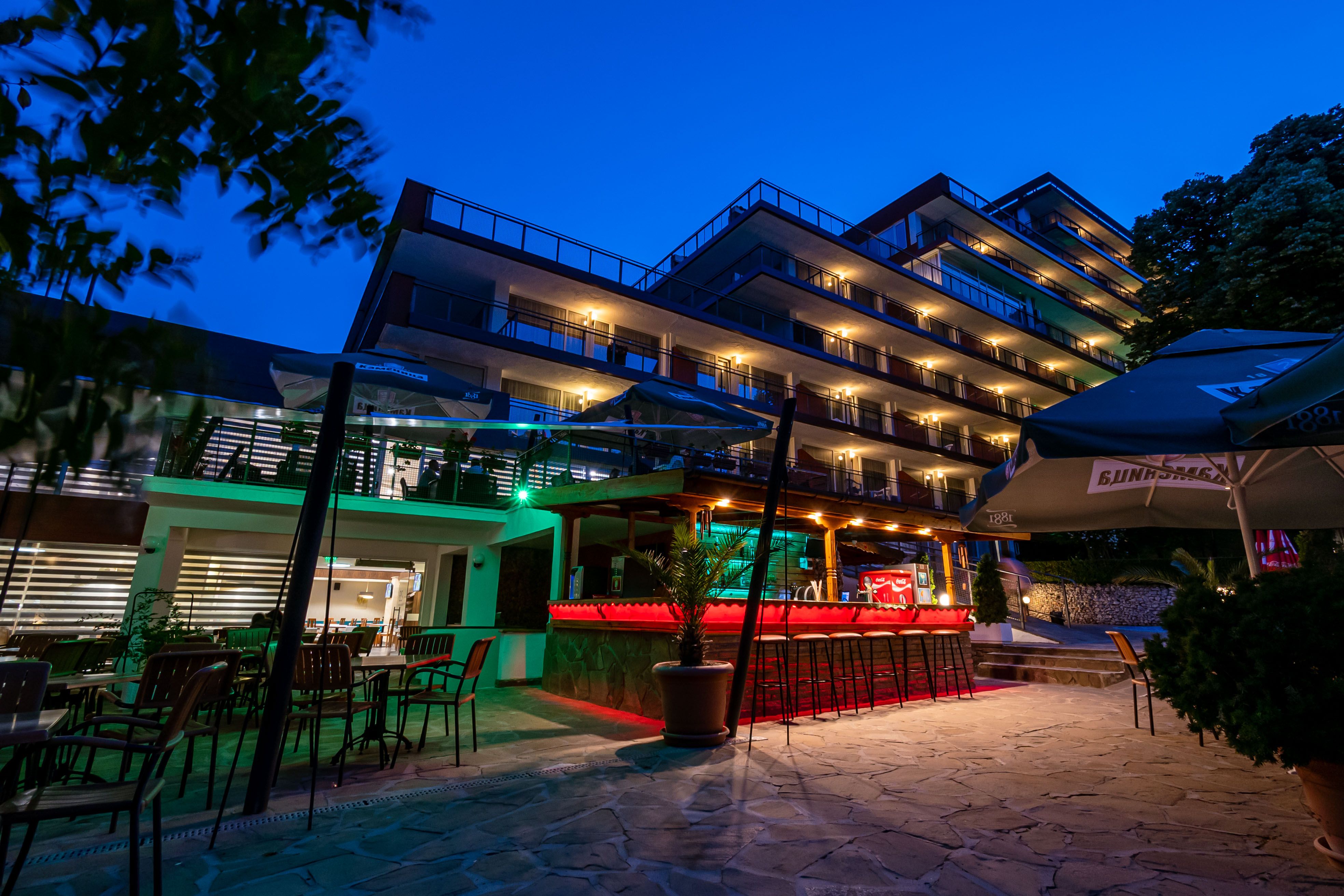 Pool Bar