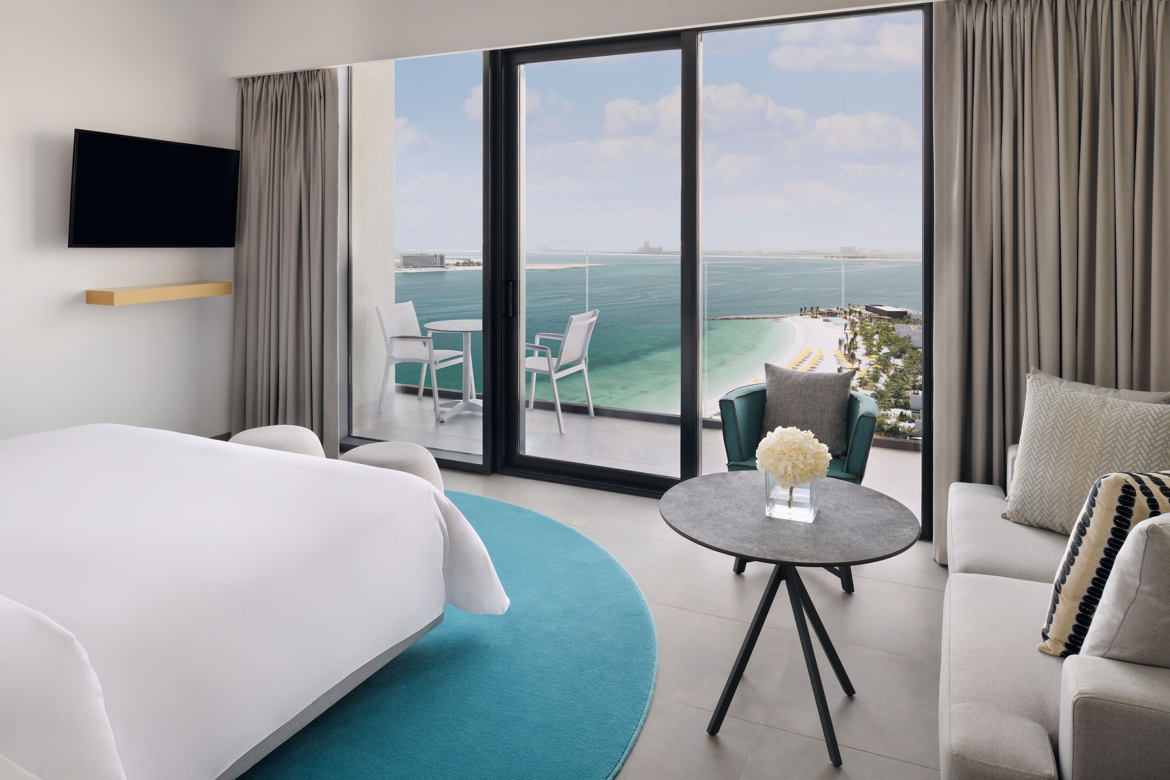 DELUXE BEACH & POOL VIEW ROOM 