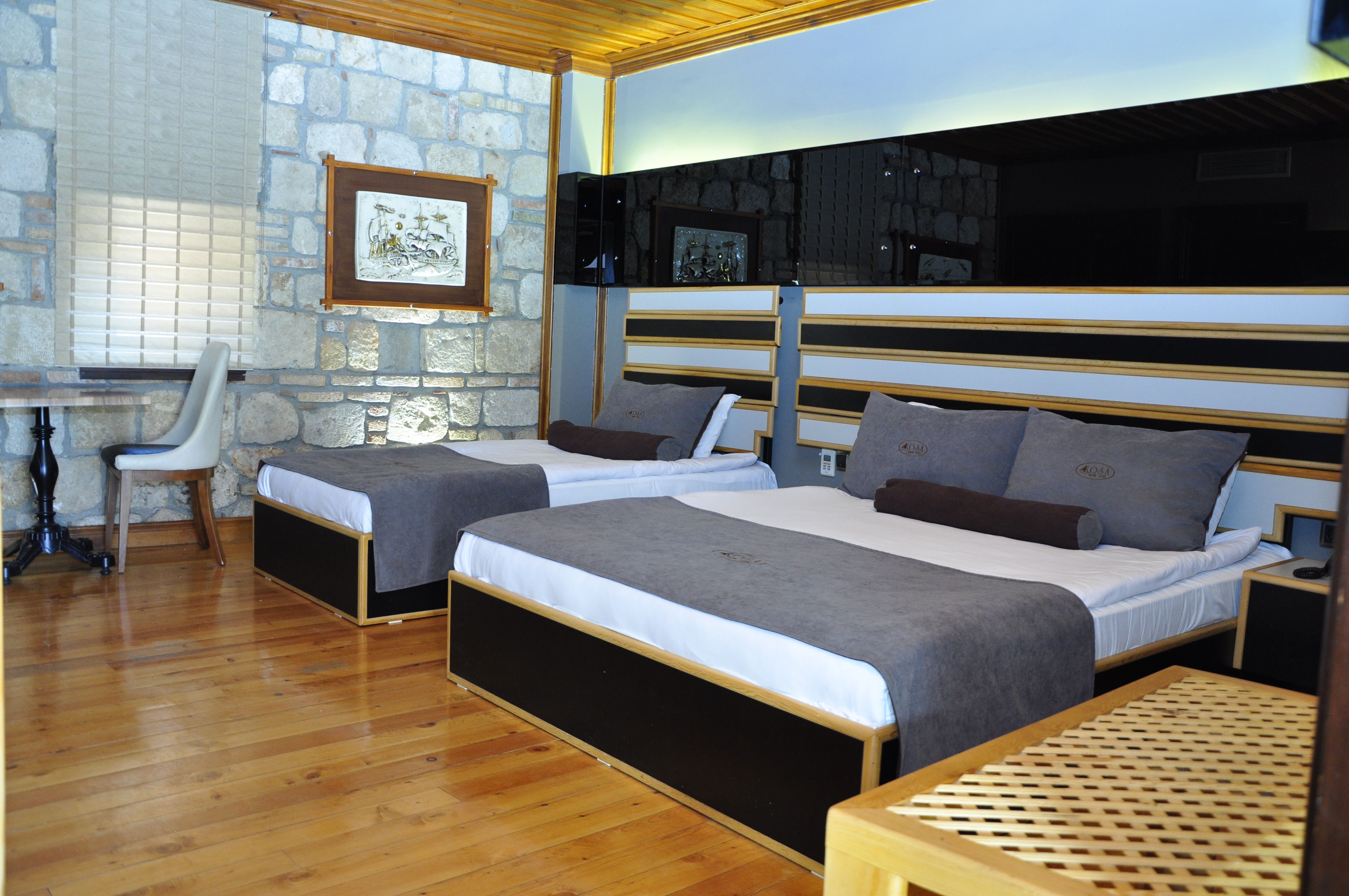 TRIPLE ROOM