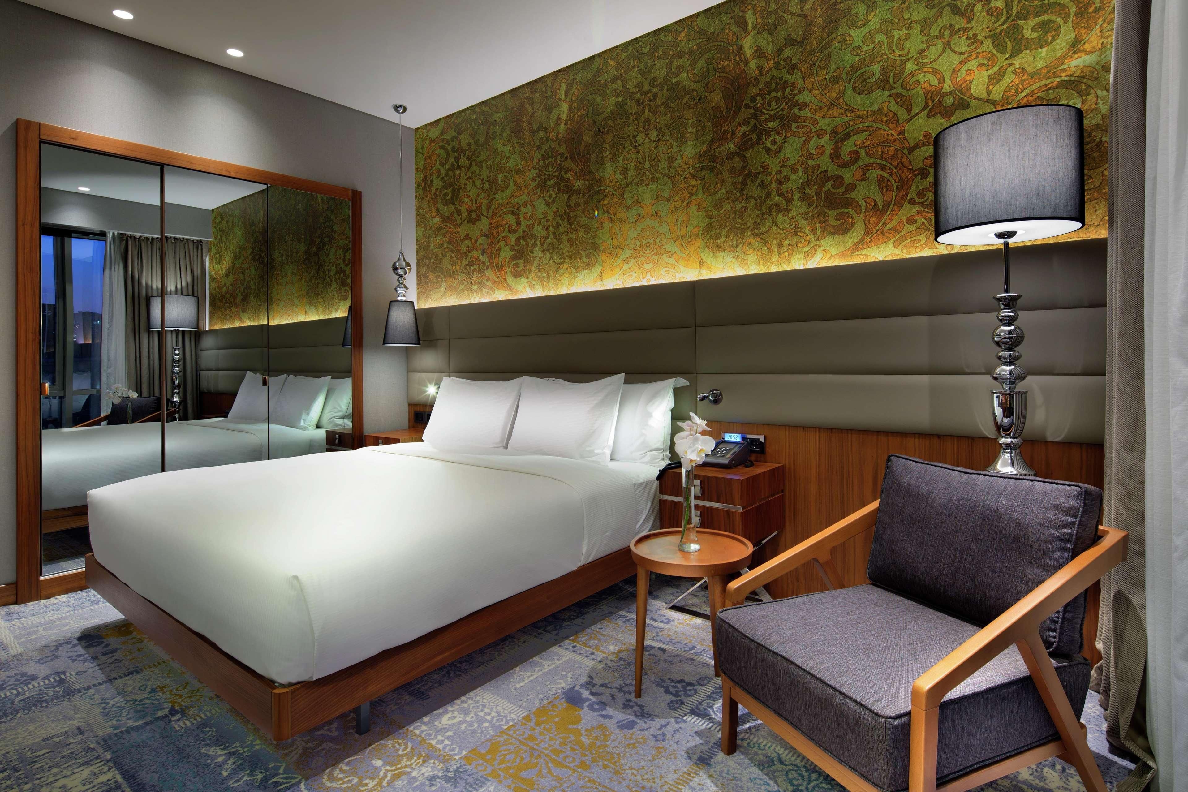 SUITE KING BED ONE BEDROOM 