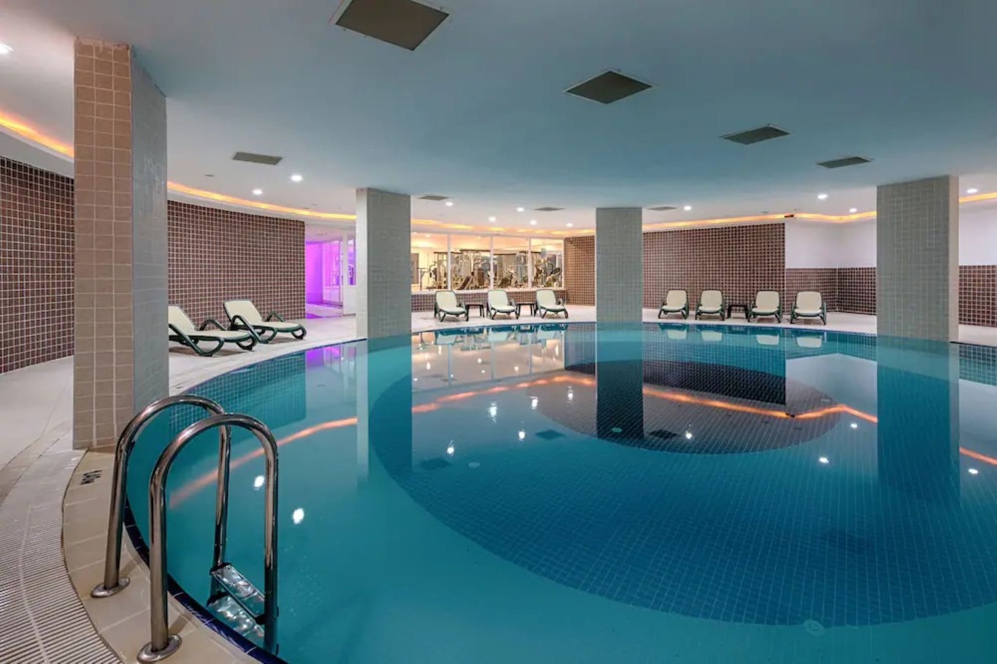Piscină interioară