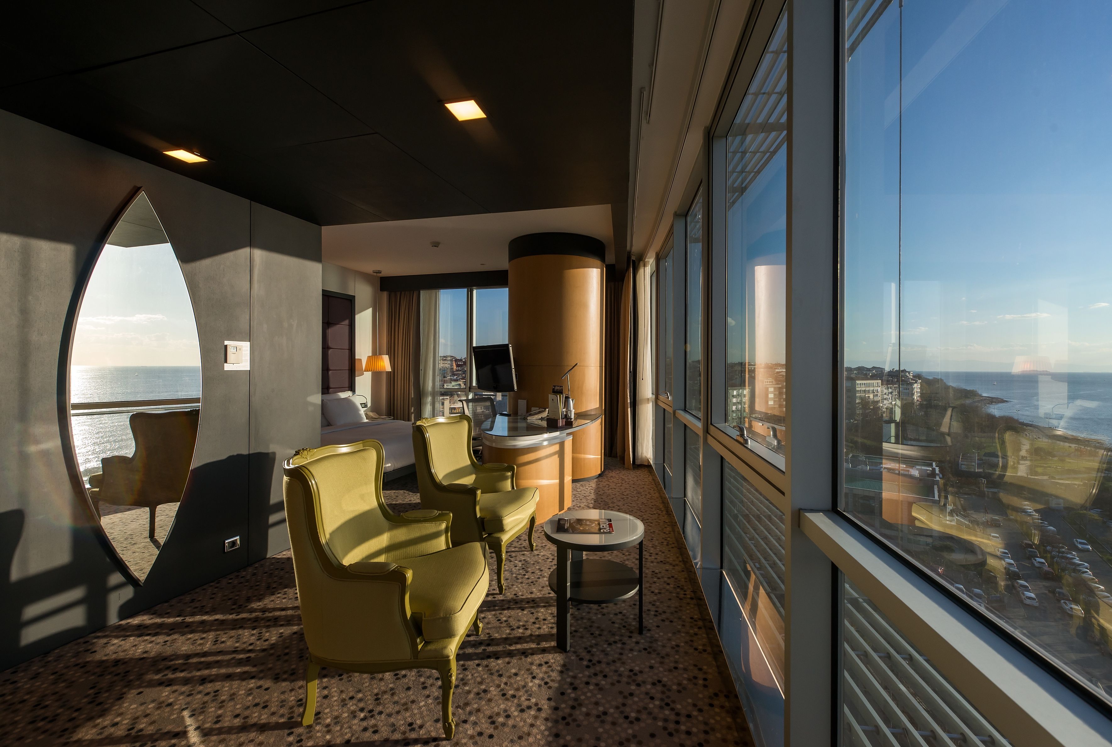 ONE BEDROOM SUITE WITH SEA VIEW