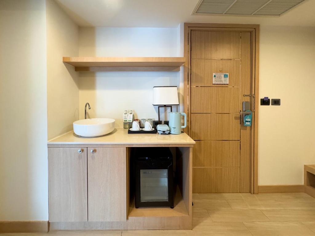 One Bedroom Suite City View