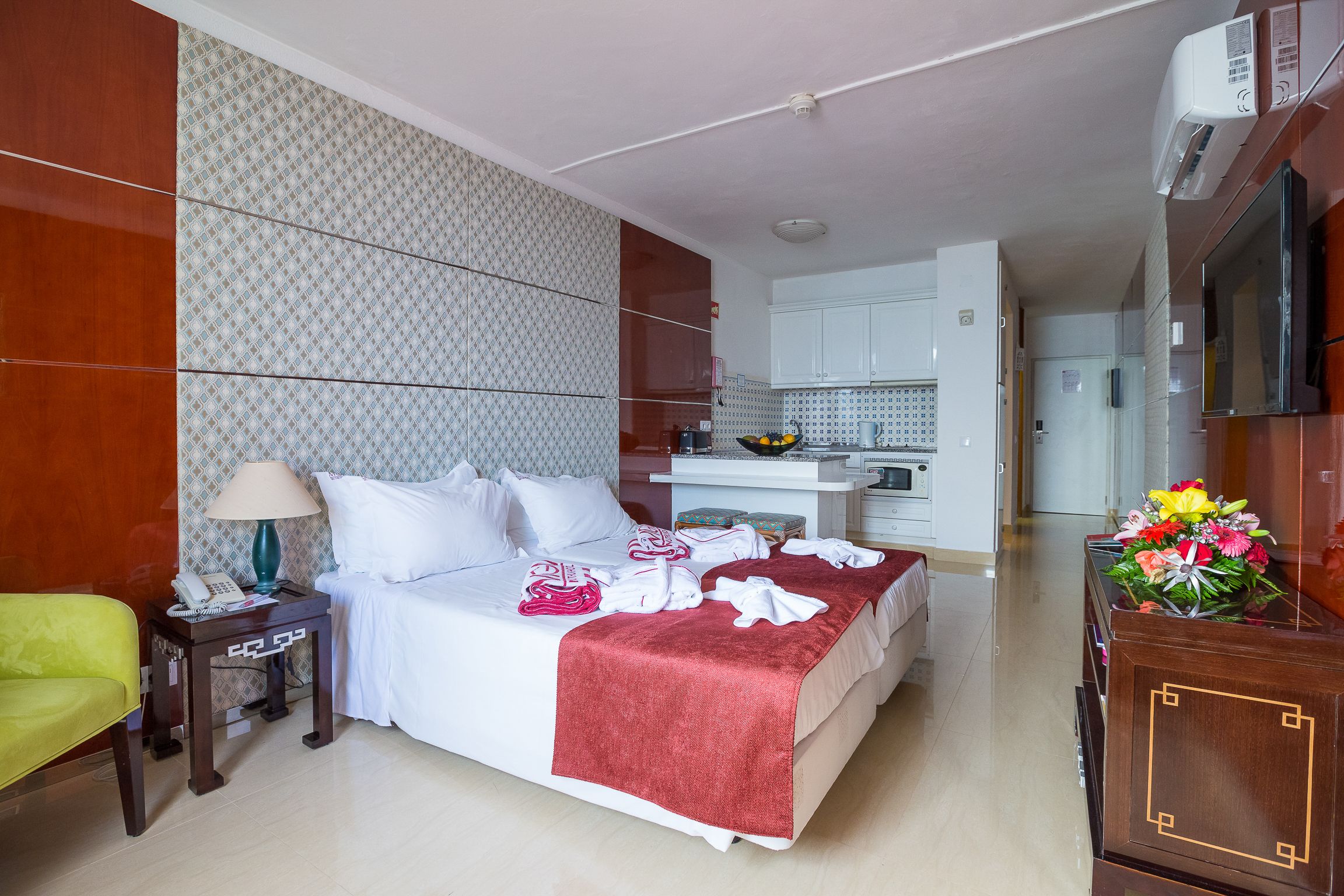 DELUXE ROOM TERRACE SEA OR POOL VIEW