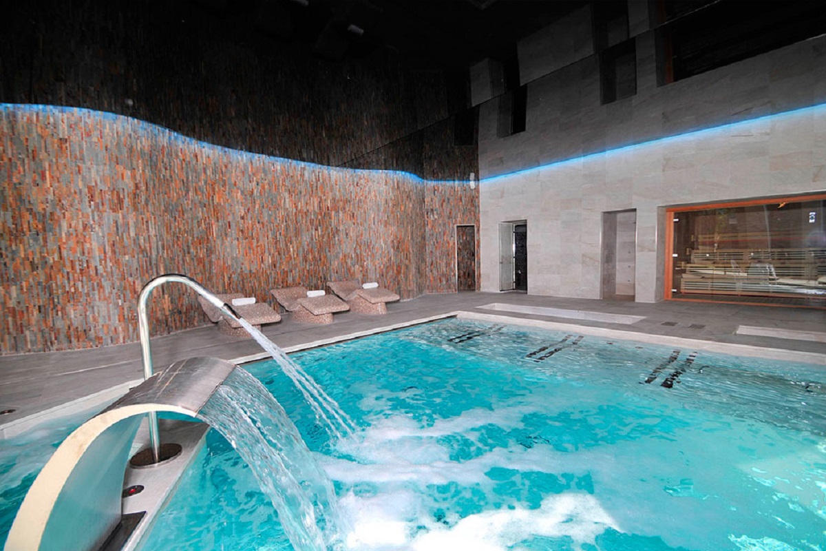 Piscină interioară