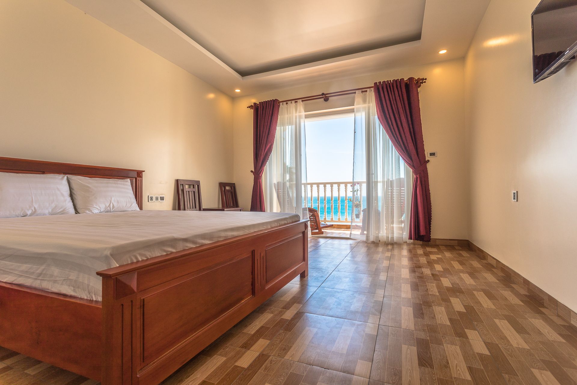 DELUXE SEA VIEW