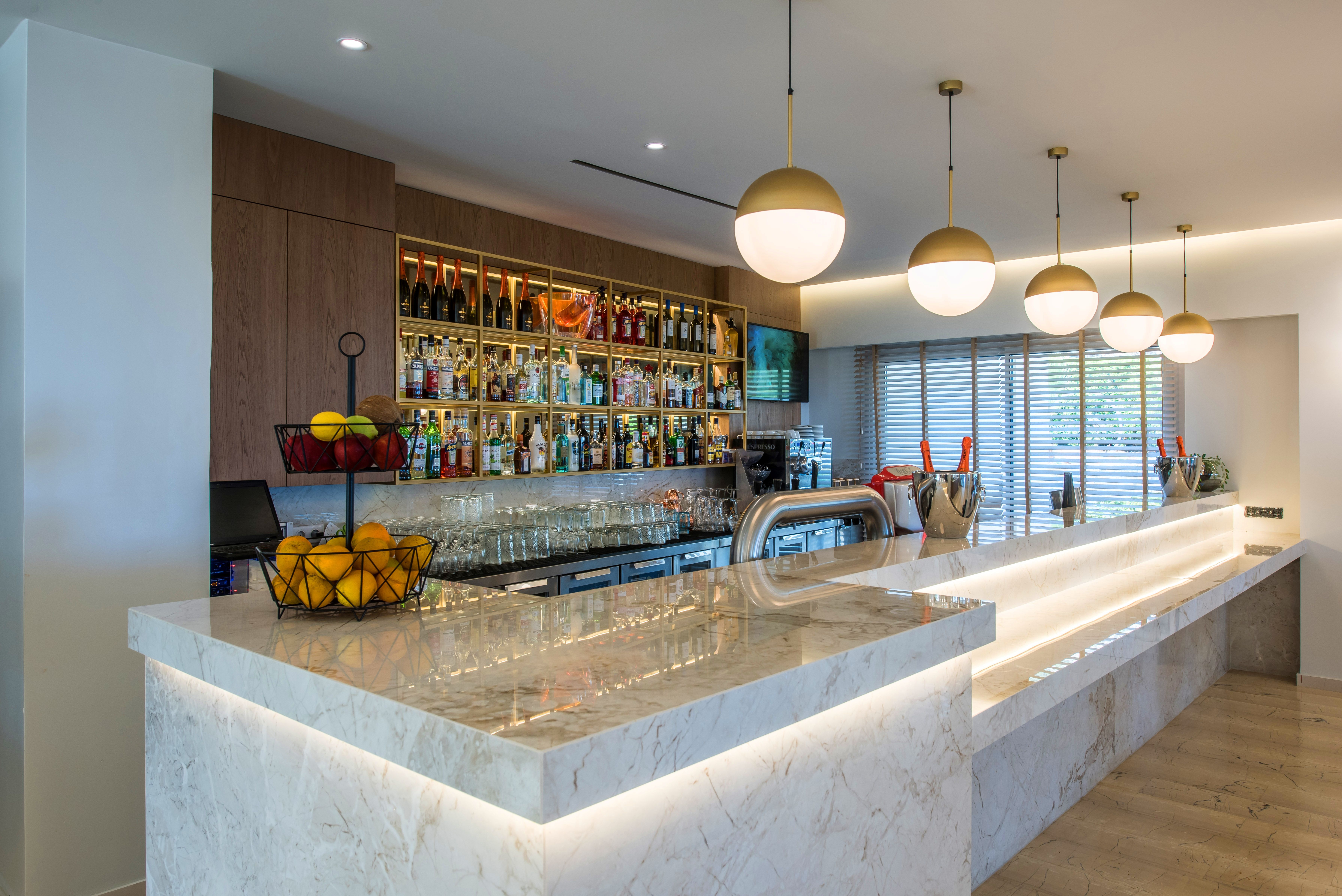MAIN RESTAURANT& BAR