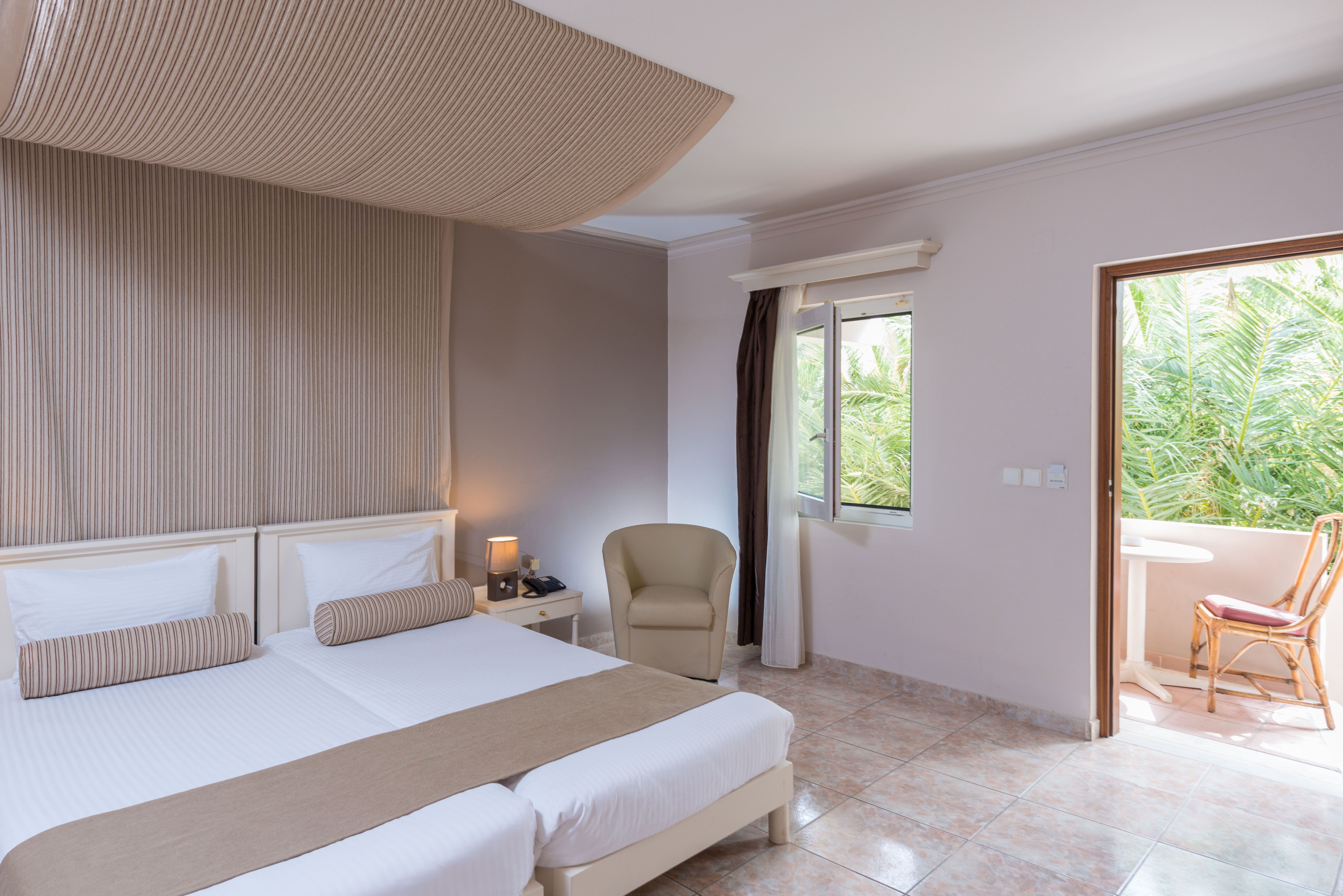 DOUBLE ROOM LAND VIEW