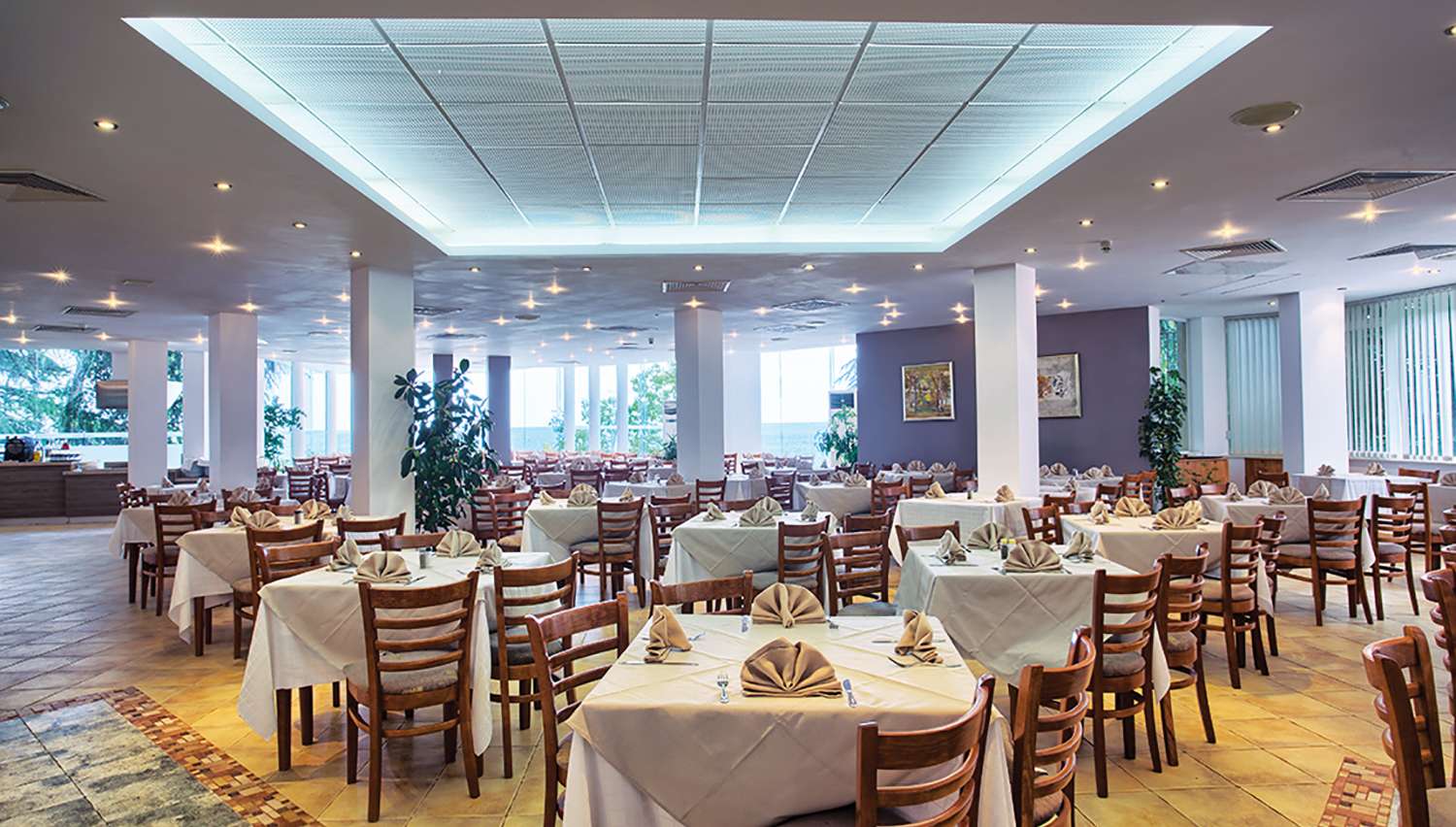 MAIN RESTAURANT