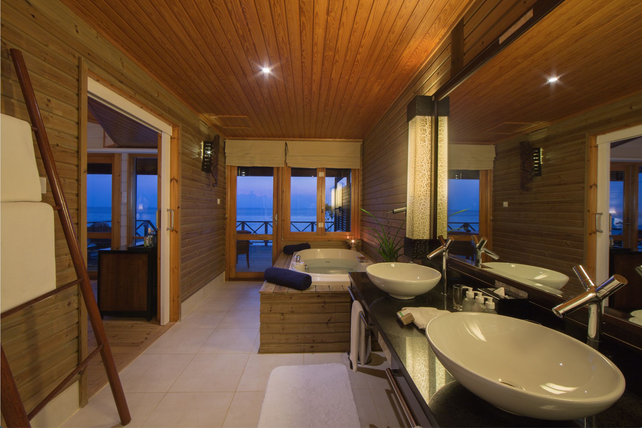 Jacuzzi Water Villa