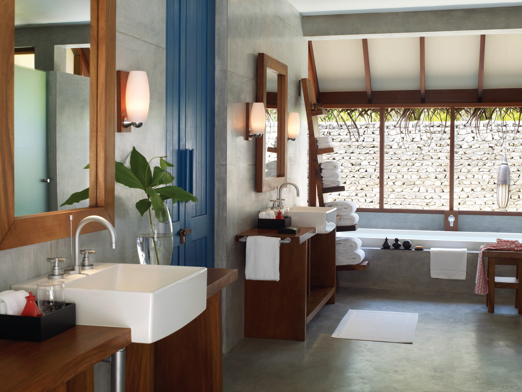 BEACH VILLA WITH POOL