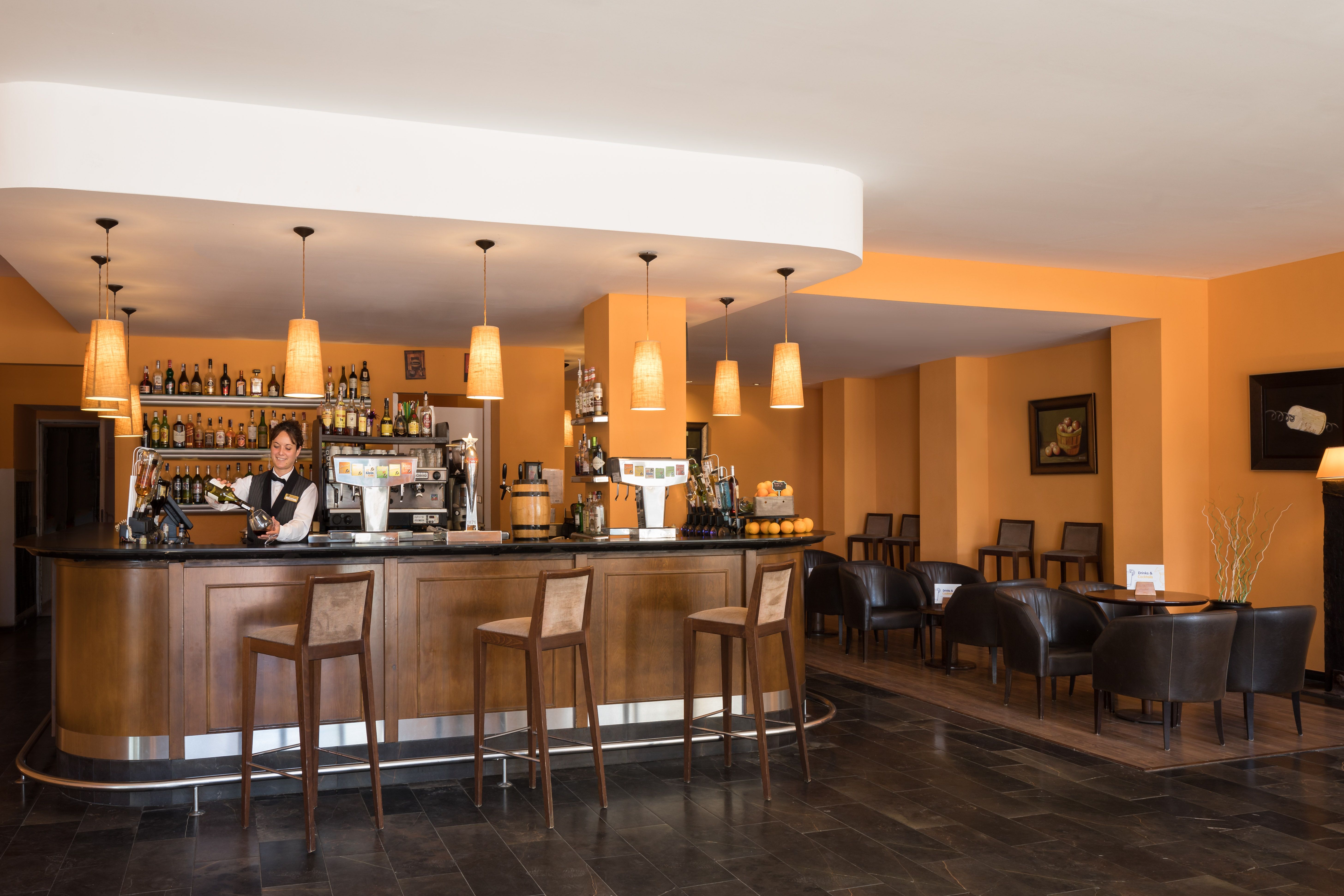 MAIN BAR