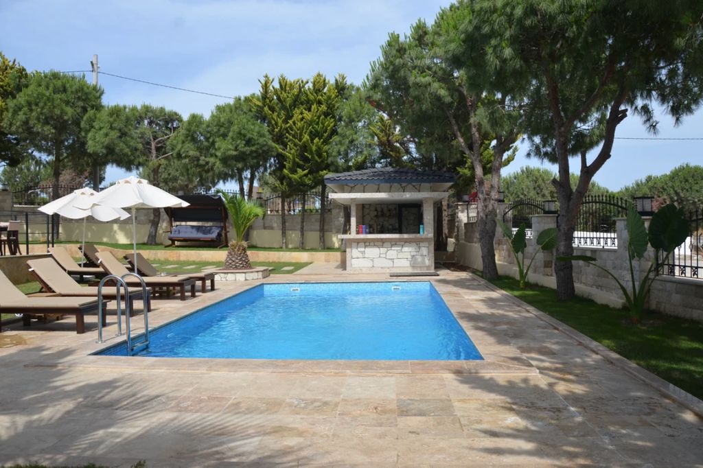 POOL BAR