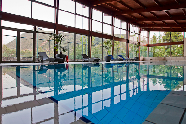 Corfu, Hotel Grand Mediterraneo Resort, piscina interioara.jpg