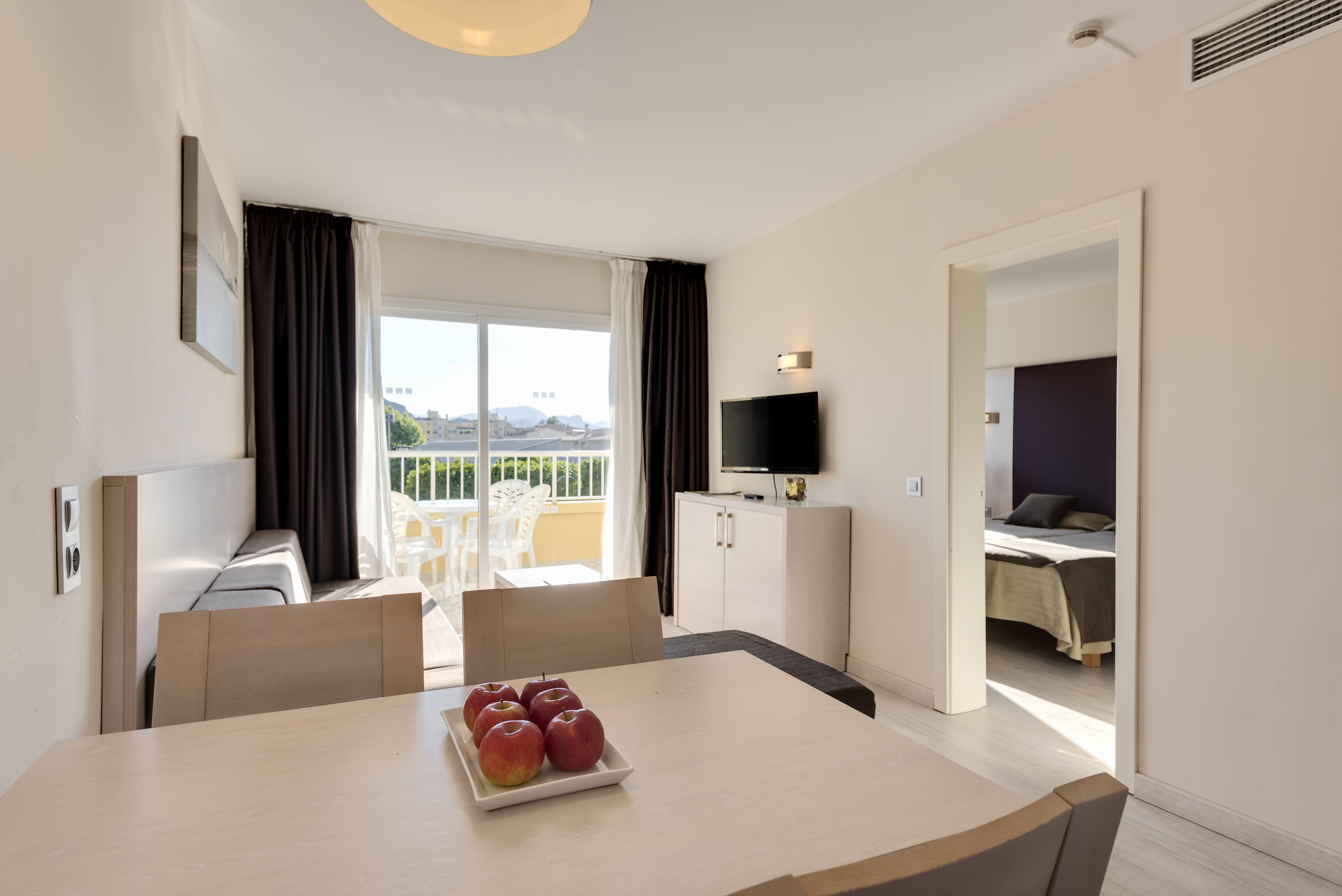 APARTMENT (BALCONY OR TERRACE)