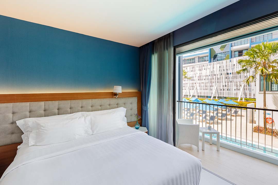 Deluxe Pool View Room