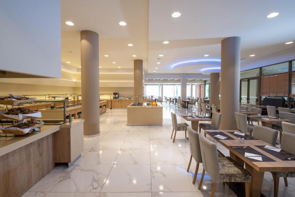 MAIN RESTAURANT