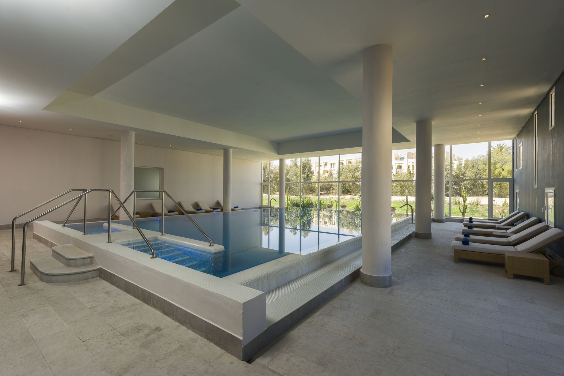 Piscină interioară