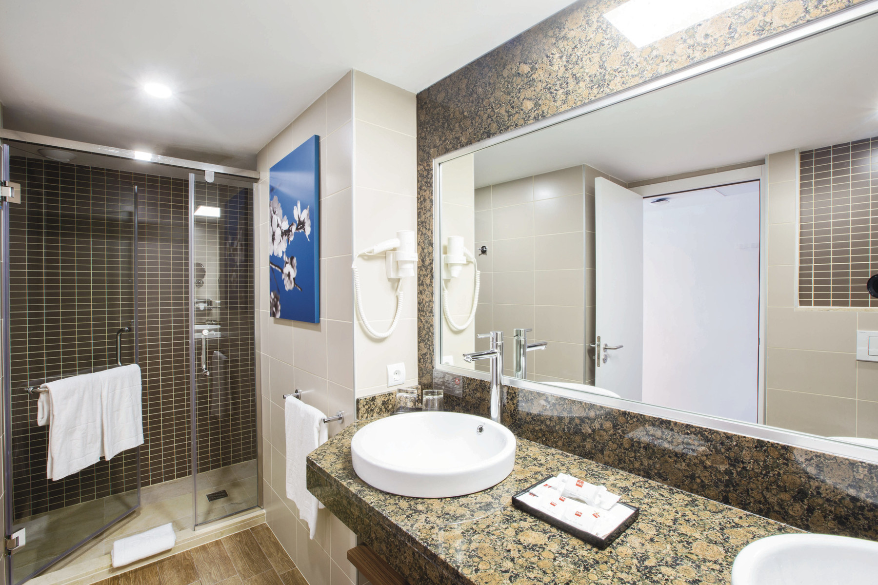 FAMILY ROOM 2 BEDROOMS BALCONY OR TERRACE