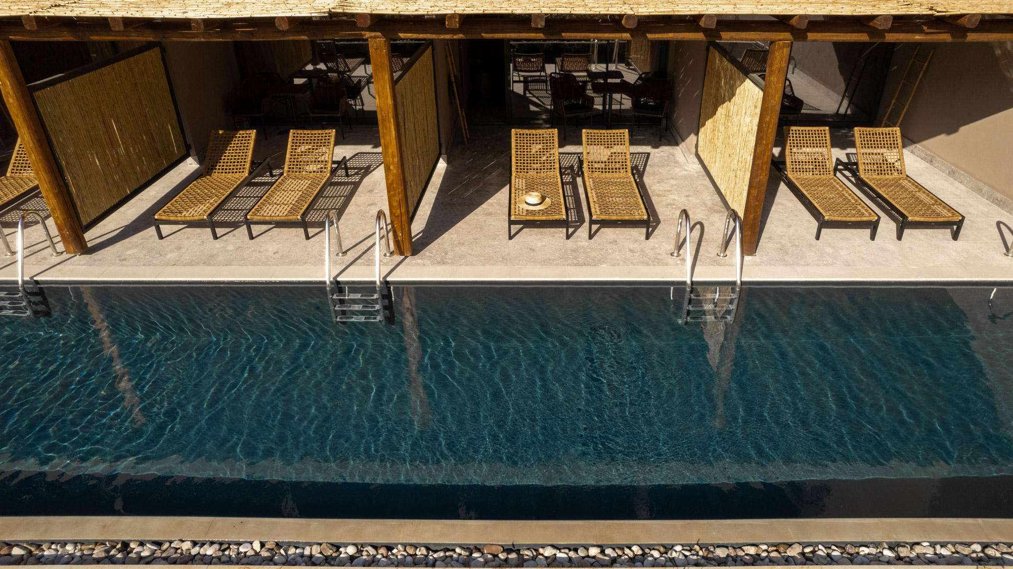 Double Swim Up Pool Room